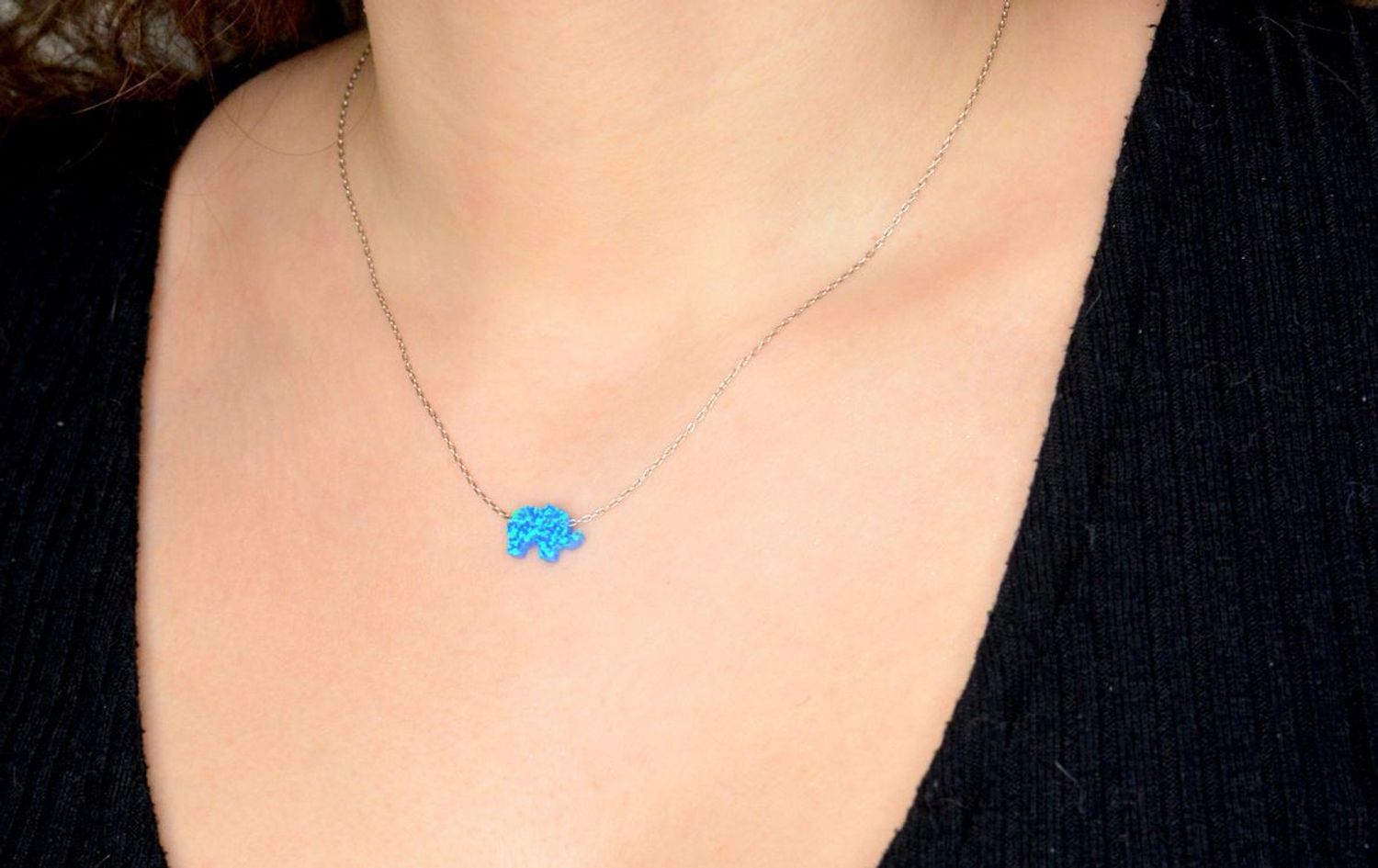 Srebrny naszyjnik damski celebrytka 925 słonik z niebieskim opalem DIA-NSZ-12246-925 (2).jpg