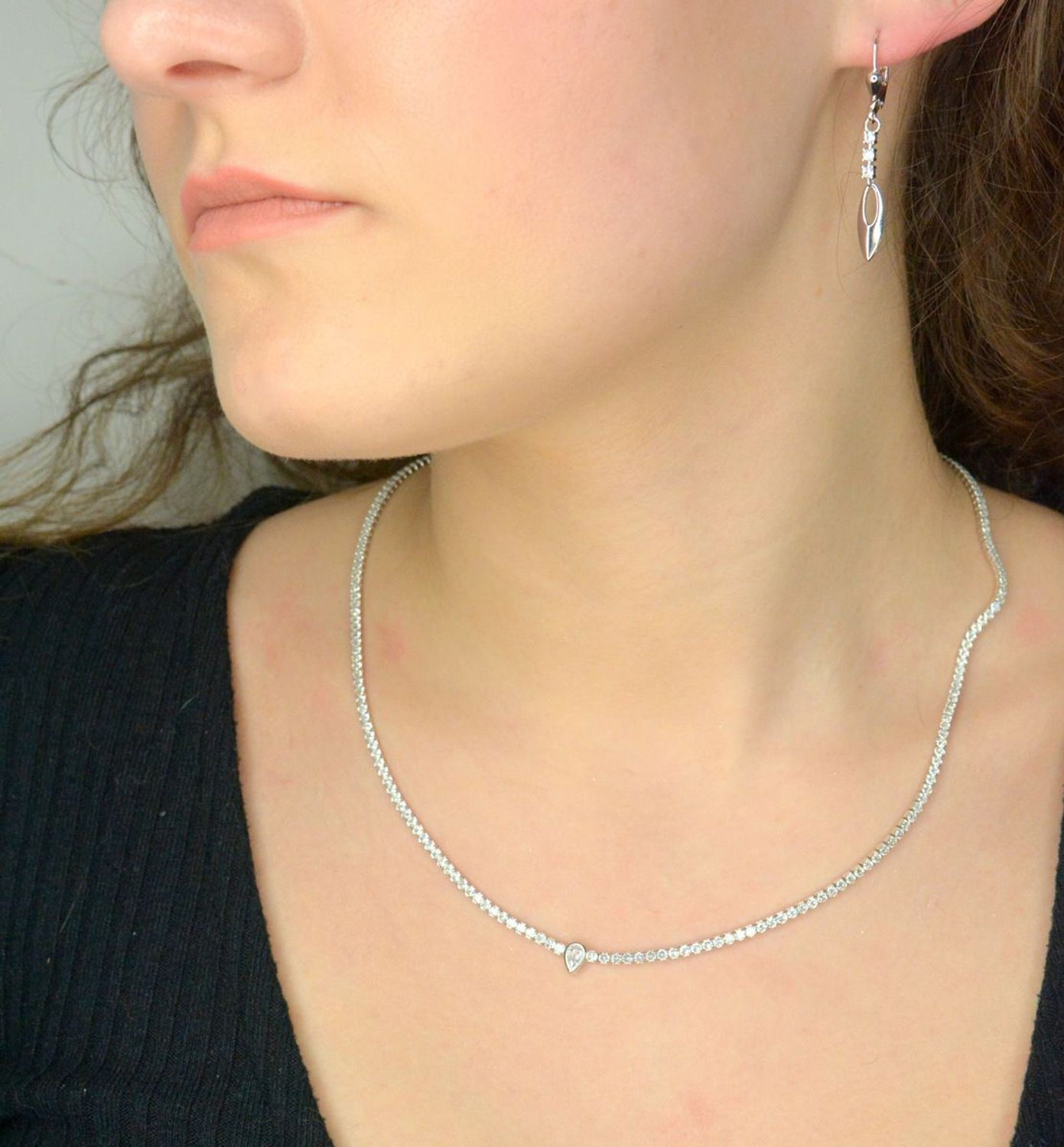 Srebrny naszyjnik damski kostka 925 zdobiony cyrkoniami DIA-NSZ-12247-925. Srebrny naszyjnik damski. Srebrny naszyjnik celebrytka damska. Srebrna celebrytka z modnym wzorem. Naszyjnik damski na prezent (1).jpg