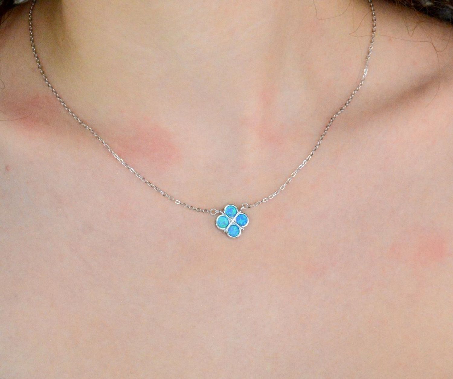 Srebrny naszyjnik damski celebrytka 925 koniczyna z niebieskim opalem DIA-NSZ-12248-925 (2).jpg