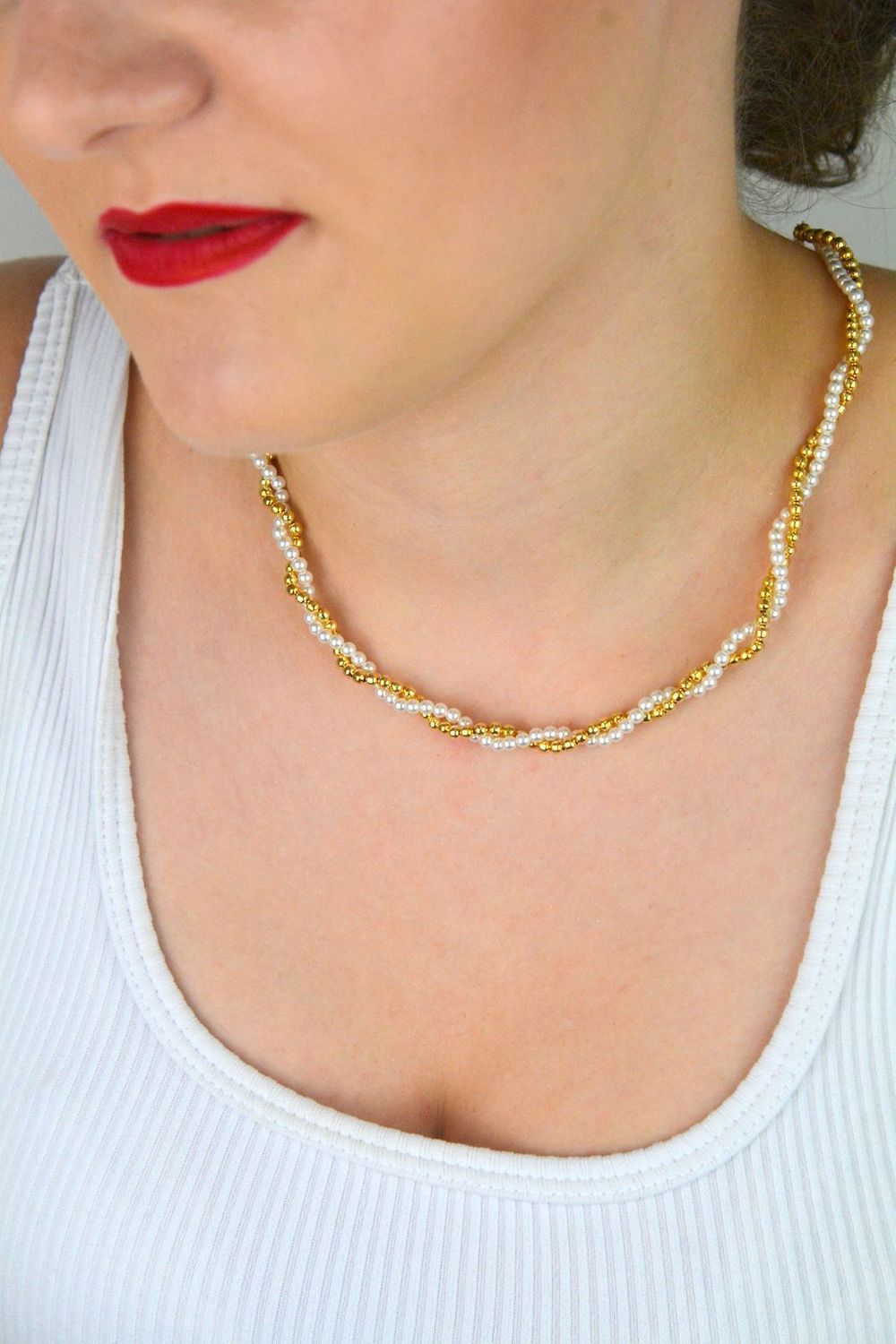 Pozłacany srebrny naszyjnik z perełkami i grawerowanymi kuleczkami  Srebro 925  42 cm + 3 cm.jpg