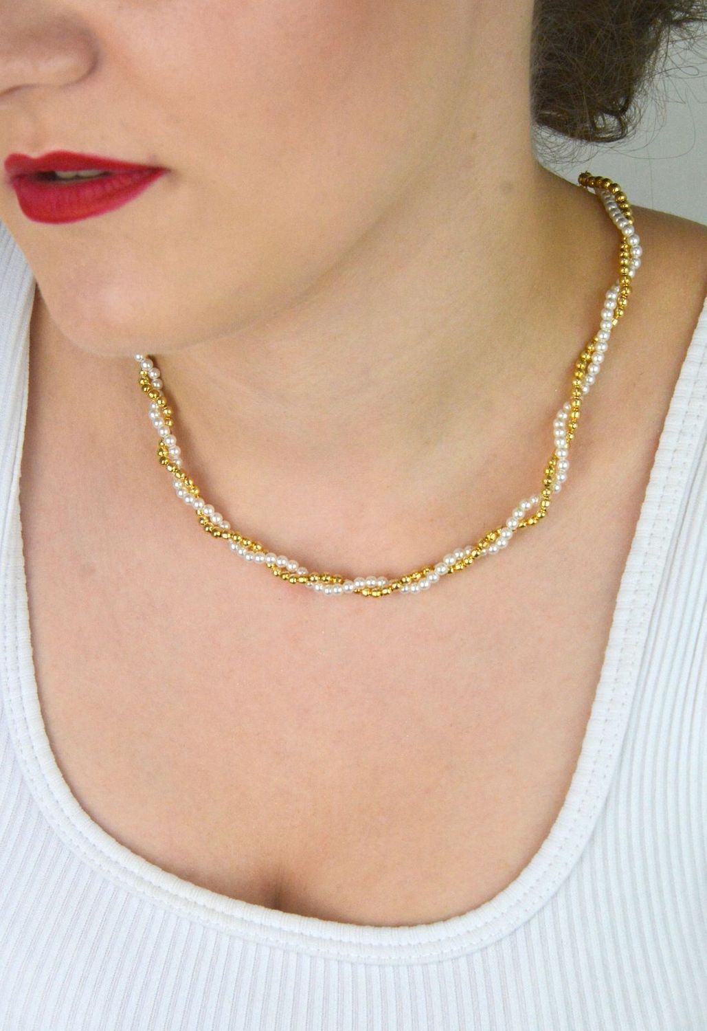 Pozłacany srebrny naszyjnik z perełkami i grawerowanymi kuleczkami  Srebro 925  42 cm + 3 cm.jpg