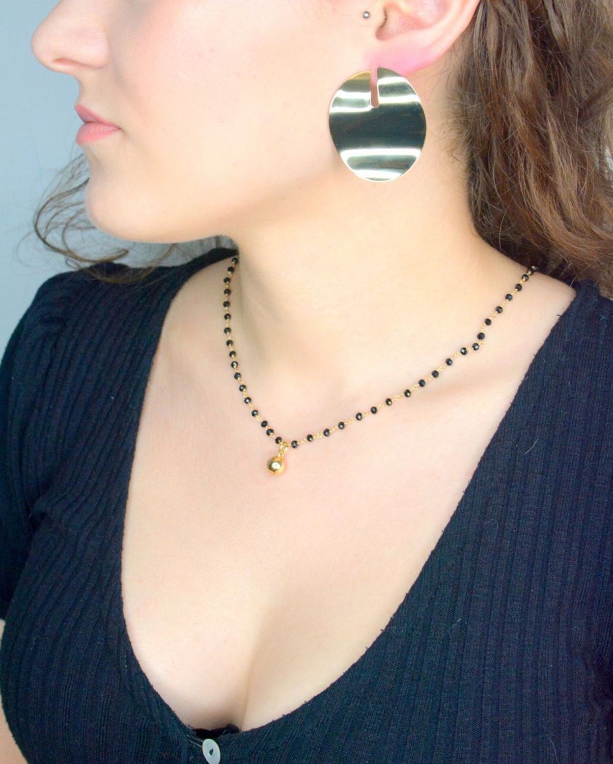 Srebrny naszyjnik damski 925 pozłacany z czarnymi koralikami DIA-NSZ-12361-925  Naszyjnik wykonany z najwyższej jakości srebra. Idealny pomysł na prezent dla każdej kobiety. Naszyjnik wykonany.jpg