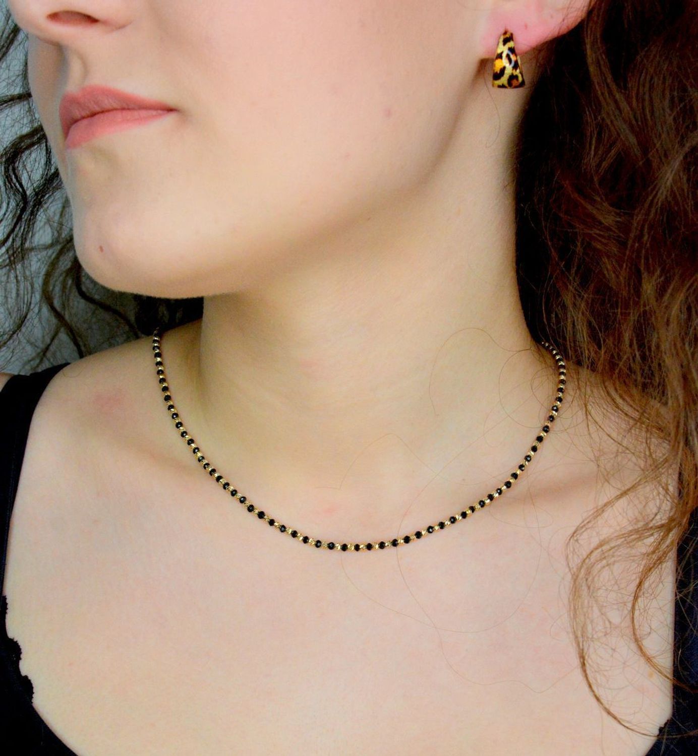 Srebrny naszyjnik damski 925 pozłacane i czarne koraliki DIA-NSZ-12362-925 Naszyjnik wykonany z najwyższej jakości srebra. Idealny pomysł na prezent dla każdej kobiety..jpg