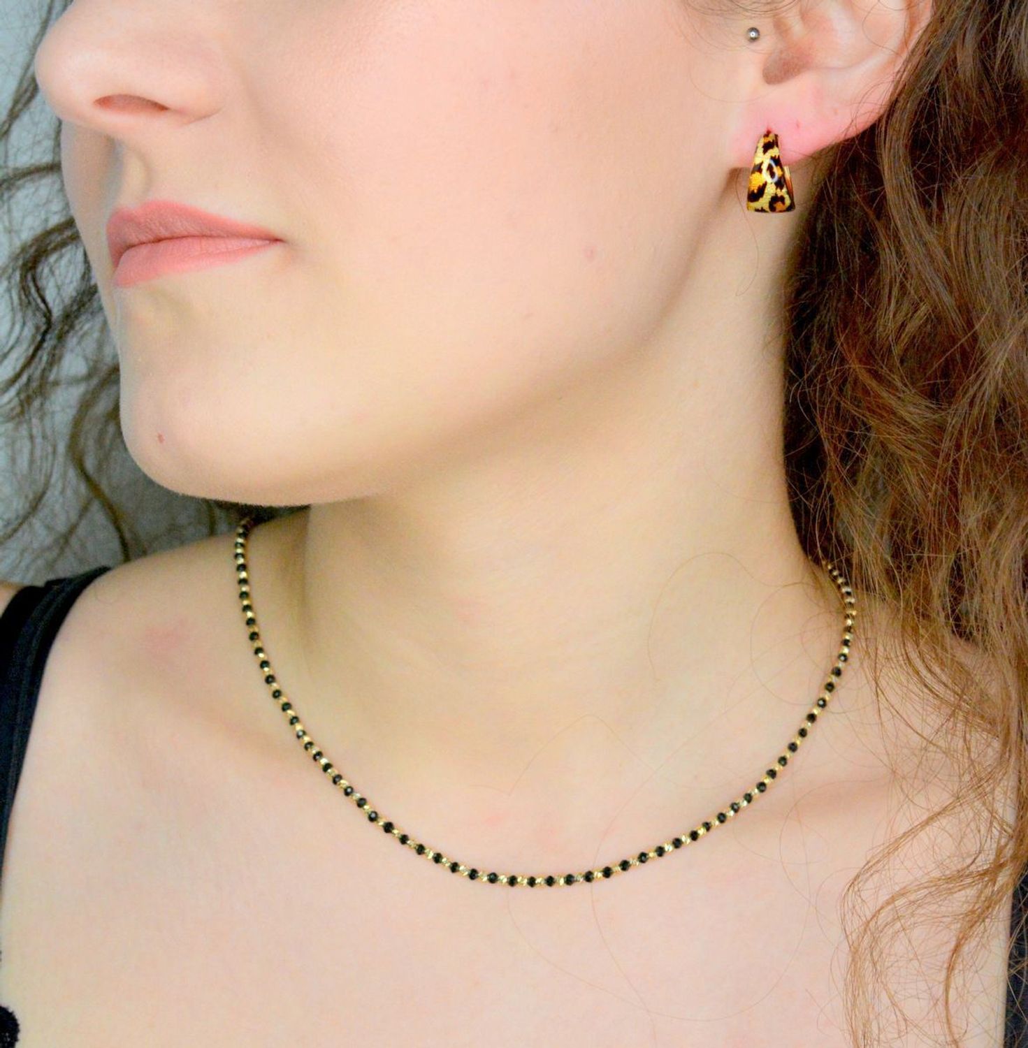 Srebrny naszyjnik damski 925 pozłacane i czarne koraliki DIA-NSZ-12362-925 Naszyjnik wykonany z najwyższej jakości srebra. Idealny pomysł na prezent dla każdej kobiety..jpg