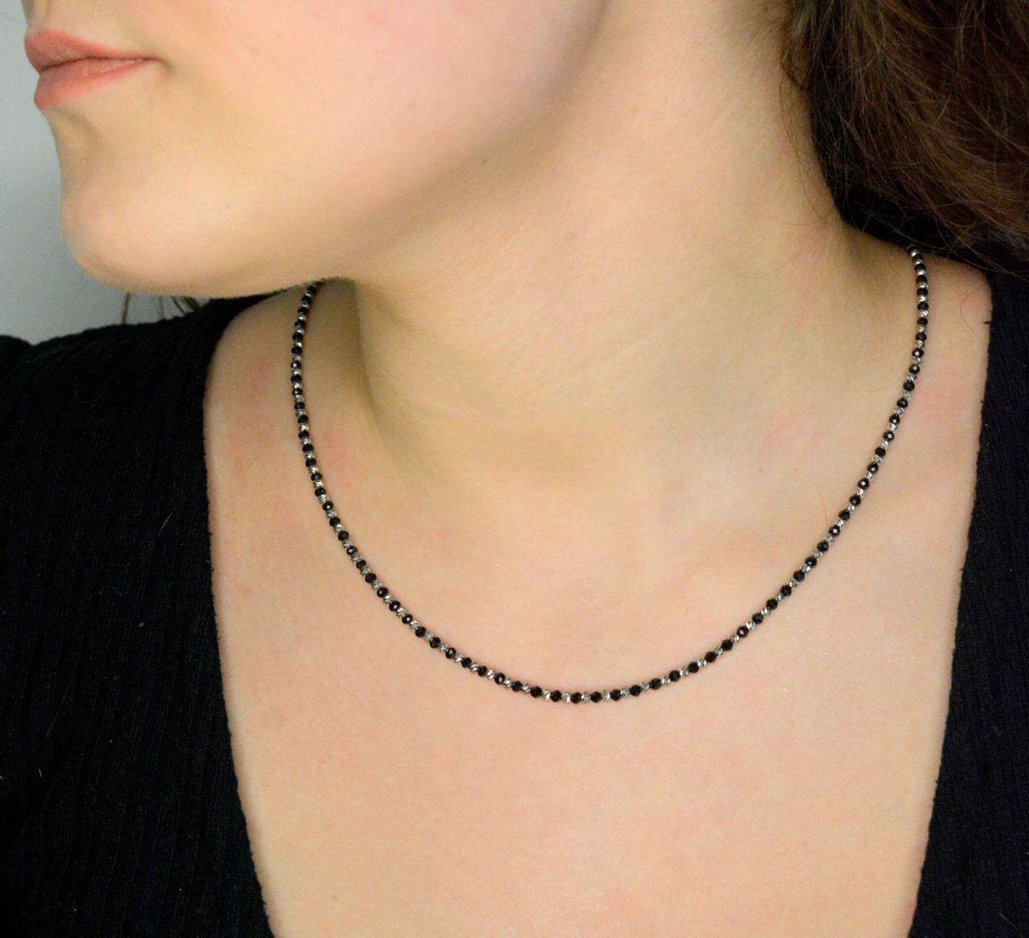 Srebrny naszyjnik damski 925 srebrne i czarnymi koralikami DIA-NSZ-12364-925  Naszyjnik wykonany z najwyższej jakości srebra. Idealny pomysł na prezent dla każdej kobiety. Naszyjnik wykonany z próby 925, 1.jpg