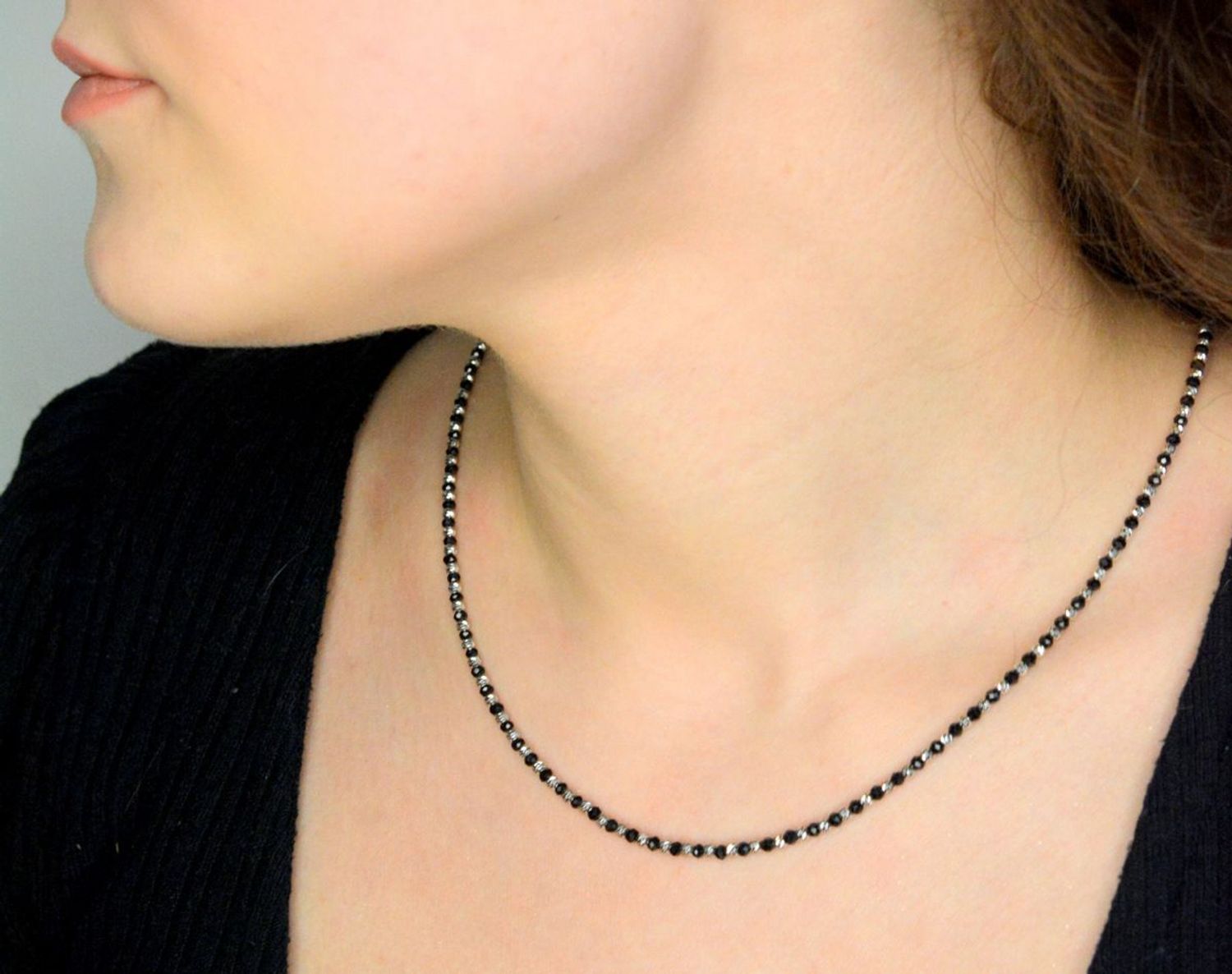Srebrny naszyjnik damski 925 srebrne i czarnymi koralikami DIA-NSZ-12364-925  Naszyjnik wykonany z najwyższej jakości srebra. Idealny pomysł na prezent dla każdej kobiety. Naszyjnik wykonany z próby 925, 1.jpg