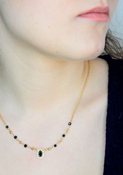 Srebrny naszyjnik damski próba 925 pozłacany z czarnymi koralikami DIA-NSZ-12365-925. Naszyjnik wykonany z najwyższej jakości srebra (5).JPG