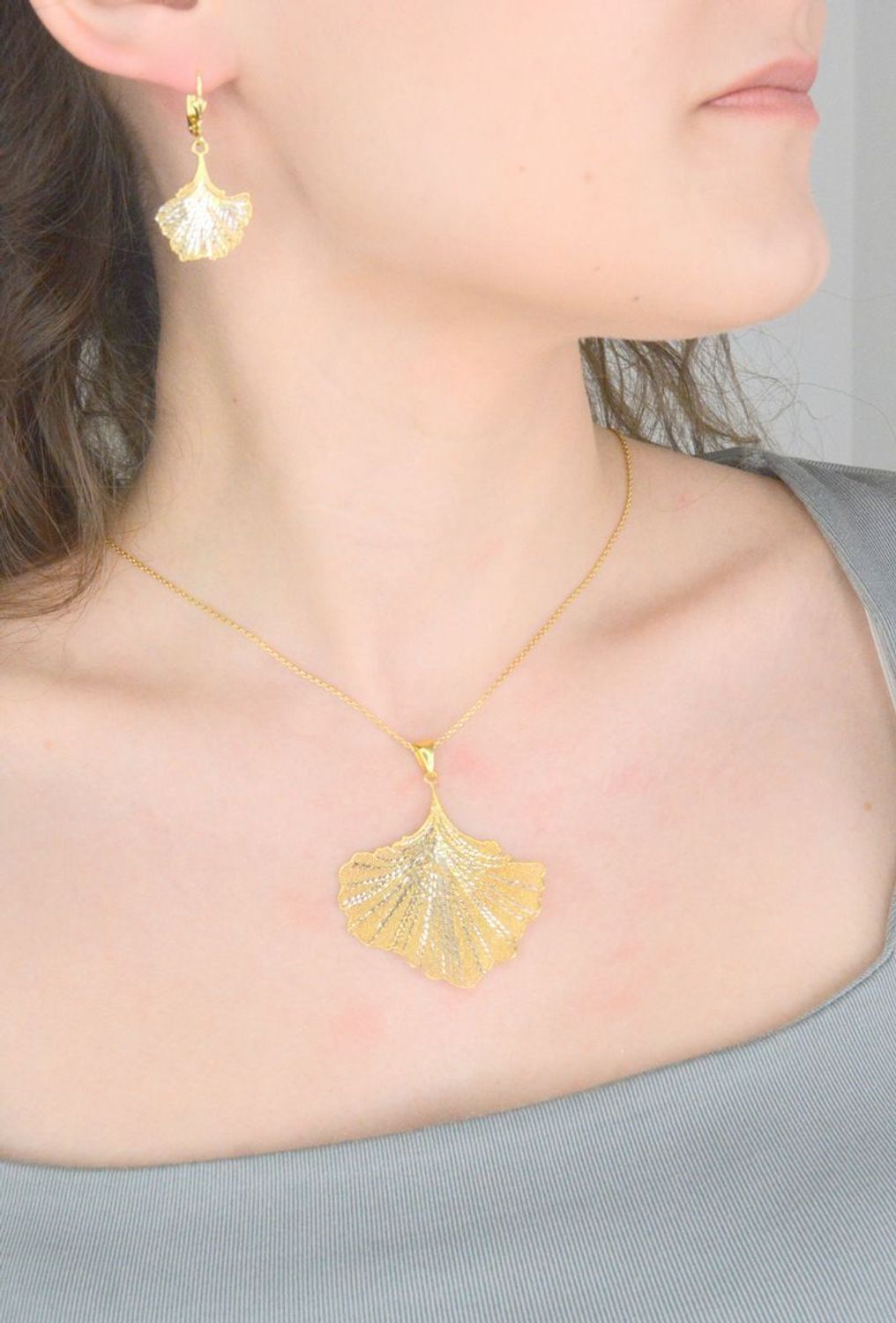 Naszyjnik srebro pozłacane próba 925, liść DIA-NSZ-12370-925 Naszyjnik wykonany z najwyższej jakości srebra. Idealny pomysł na prezent dla każdej kobiety. Naszyjnik wykonany z próby 925, będzie idealnym prezen.jpg