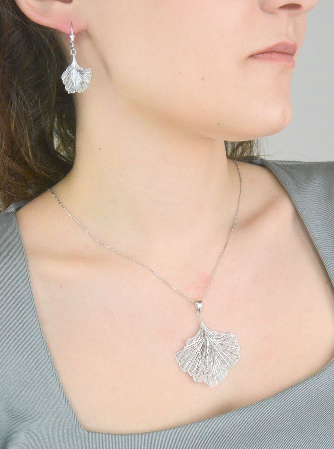 Naszyjnik srebro próba 925, liść DIA-NSZ-12370-925. Naszyjnik wykonany z najwyższej jakości srebra. Idealny pomysł na prezent dla każdej kobiety. Naszyjnik wykonany z próby 925,.jpg