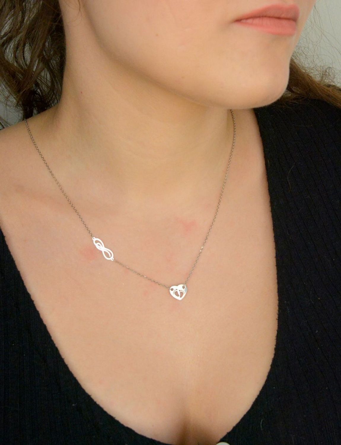 Naszyjnik celebrytka srebro 925, serce i nieskończoność DIA-NSZ-12442-925 Zawieszka została stworzona dla odważnych i pewnych siebie kobiet. Świetny dodatek pasujący do każdej stylizacji 1.jpg