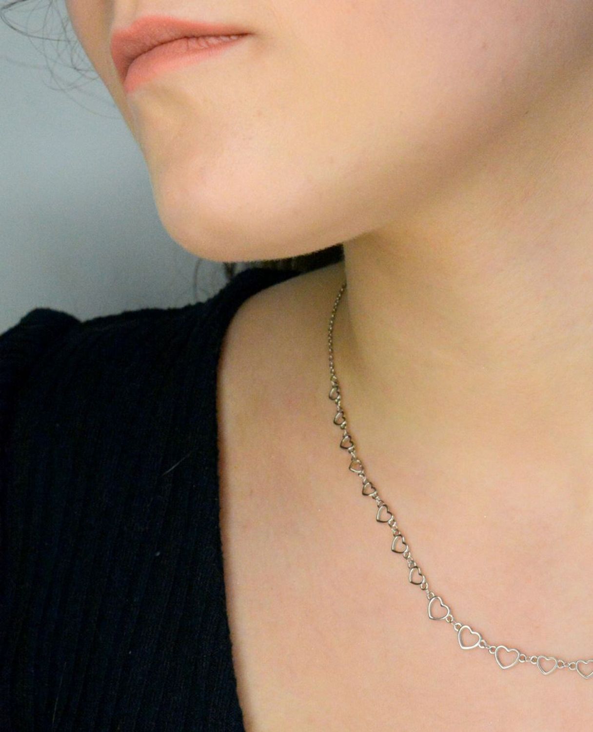 Srebrny naszyjnik damski celebrytka 925 serduszka DIA-NSZ-12443-925 Zawieszka została stworzona dla odważnych i pewnych siebie kobiet. Świetny dodatek pasujący do każdej stylizacji 1.jpg