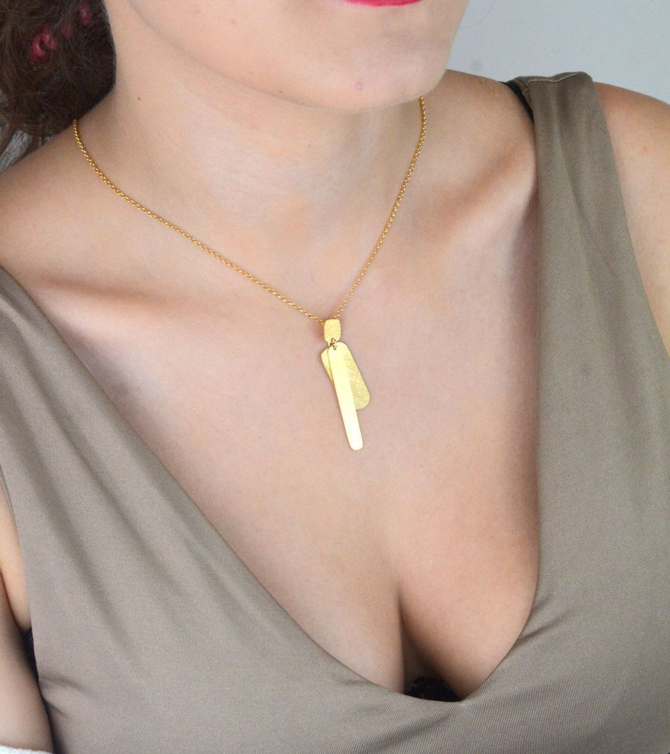 Naszyjnik damski pozłacany srebro 925 z trzema blaszkami – dwie matowe, jedna błyszcząca. Długość 42 + 2 cm. Minimalistyczny, nowoczesny, idealny na prezent.1.jpg