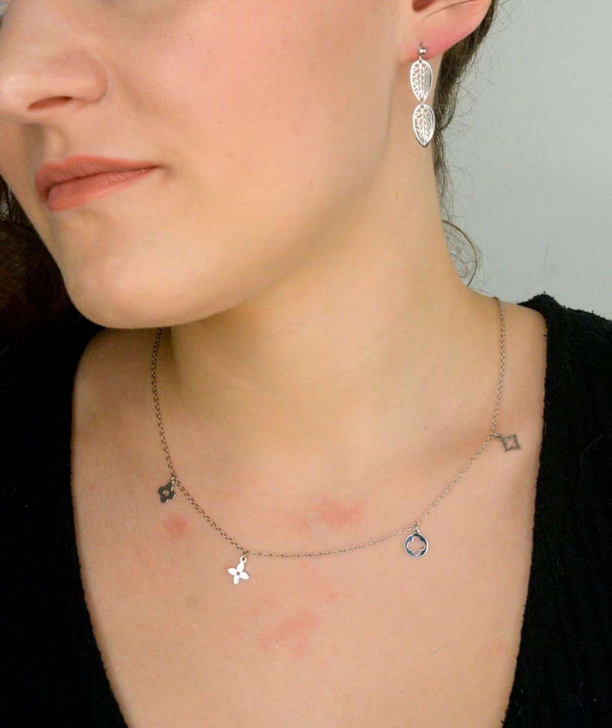 Naszyjnik srebrny celebrytka wiszące kwiatki próba 925, DIA-NSZ-12447-925 Ag.jpg