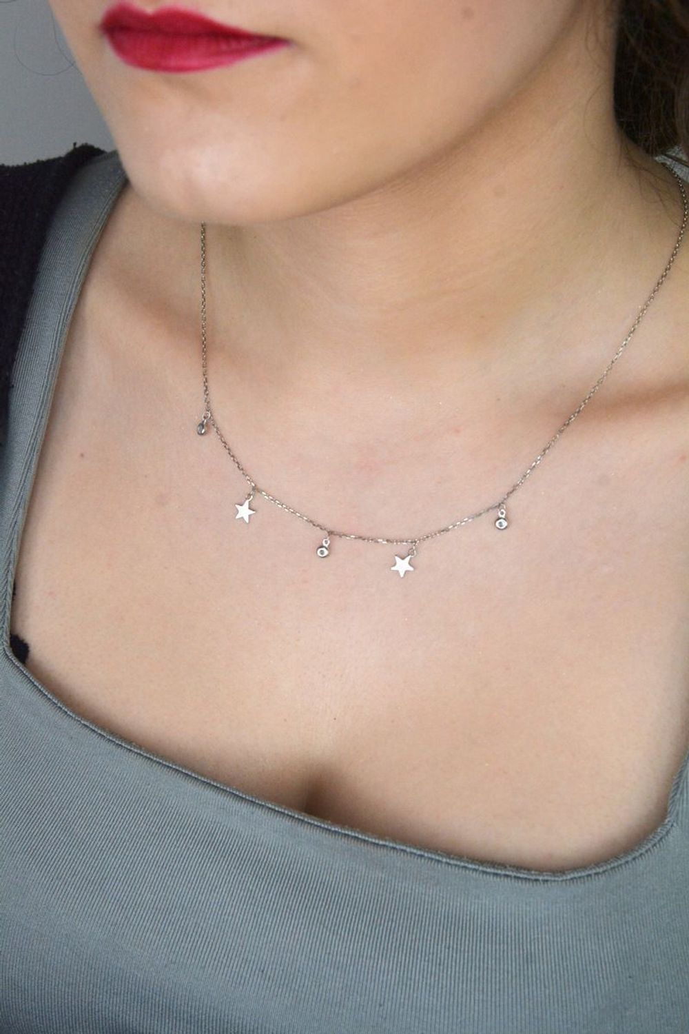 Naszyjnik srebrny celebrytka wiszące gwiazdki i cyrkonie próba 925, DIA-NSZ-12452-925. Naszyjnik wykonany z najwyższej jakości srebra. Idealny pomysł na prezent dla każdej kobiety.1.jpg