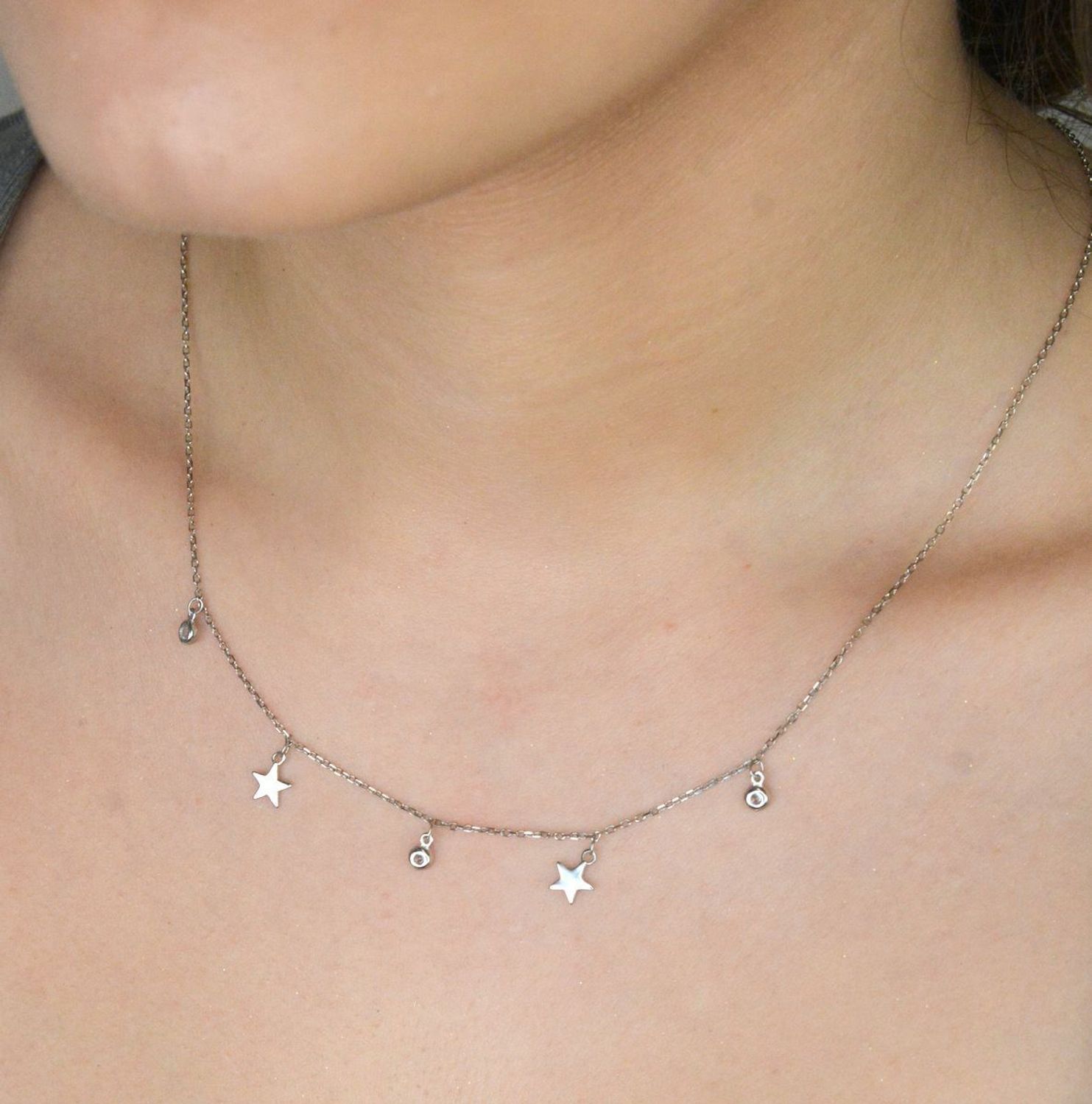 Naszyjnik srebrny celebrytka wiszące gwiazdki i cyrkonie próba 925, DIA-NSZ-12452-925. Naszyjnik wykonany z najwyższej jakości srebra. Idealny pomysł na prezent dla każdej kobiety.1.jpg