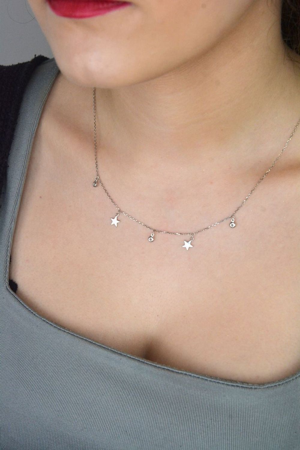 Naszyjnik srebrny celebrytka wiszące gwiazdki i cyrkonie próba 925, DIA-NSZ-12452-925. Naszyjnik wykonany z najwyższej jakości srebra. Idealny pomysł na prezent dla każdej kobiety.1.jpg