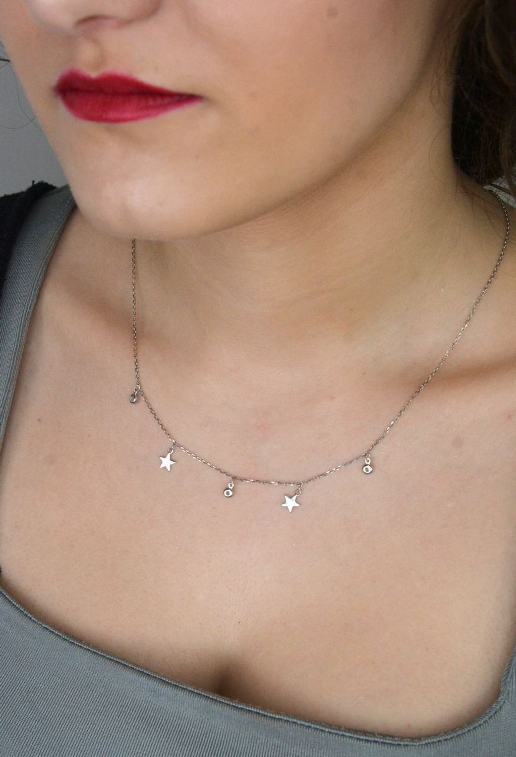 Naszyjnik srebrny celebrytka wiszące gwiazdki i cyrkonie próba 925, DIA-NSZ-12452-925. Naszyjnik wykonany z najwyższej jakości srebra. Idealny pomysł na prezent dla każdej kobiety.1.jpg