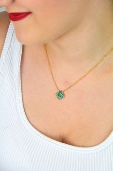 Pozłacany srebrny naszyjnik celebrytka z koniczynką i malachitem. Długość 42 cm + 3 cm regulacji. Symbol szczęścia w eleganckim wydaniu – idealny na prezent (4).JPG