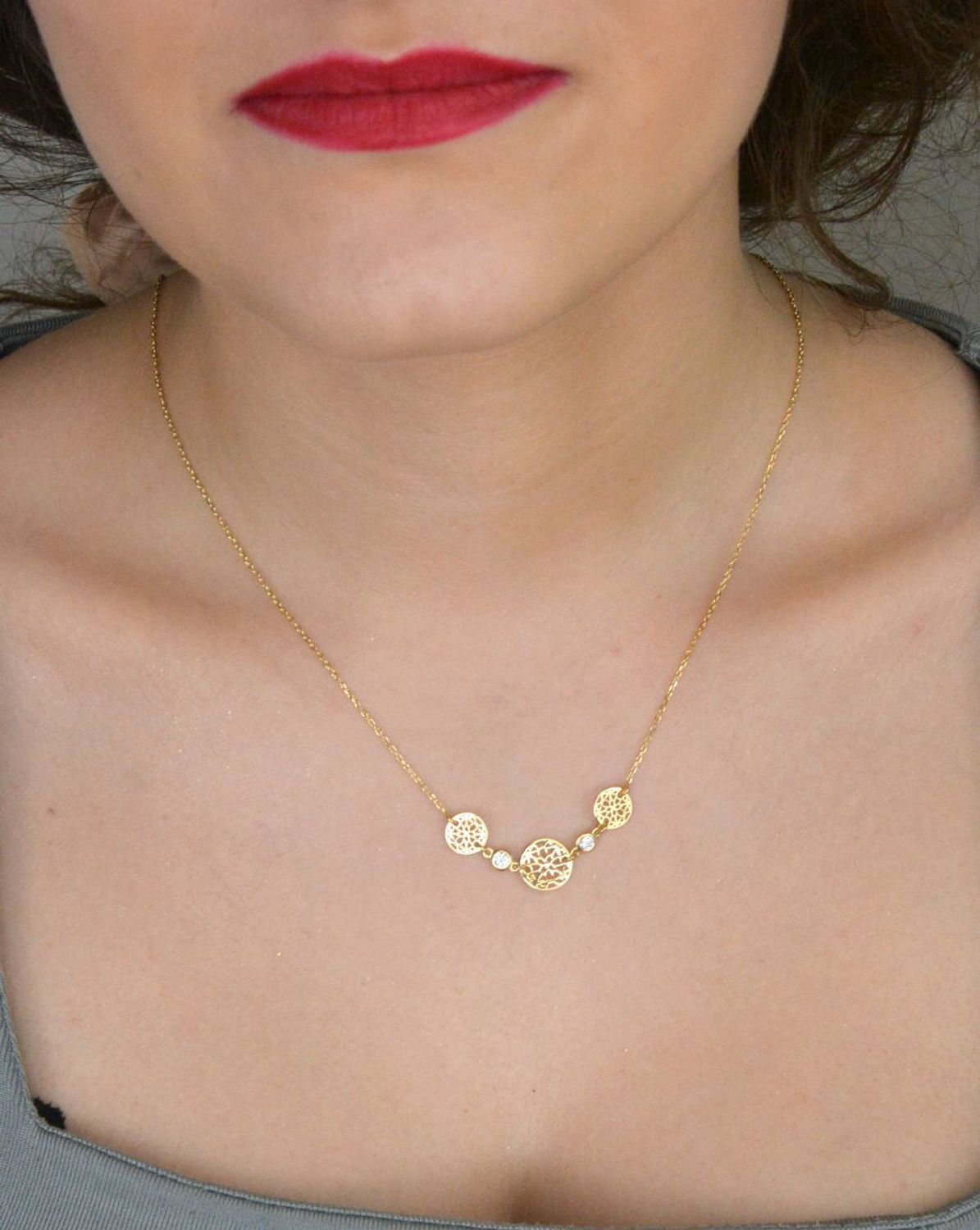 Srebrny naszyjnik damski celebrytka ażurowe kółka pozłacany srebro 925 DIA-NSZ-12455-925. Naszyjnik wykonany z próby 925 będzie idealnym prezentem dla ukochanej kobiety.1.jpg