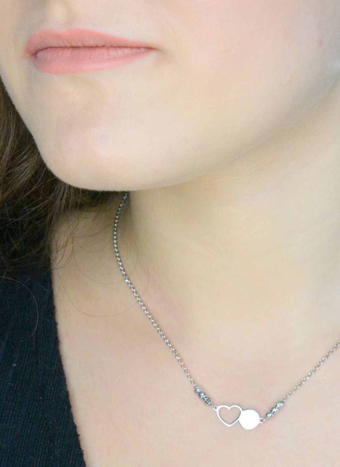 Srebrny naszyjnik damski celebrytka 925 ze srebrnymi kuleczkami i sercem DIA-NSZ-12507-925 (2).jpg