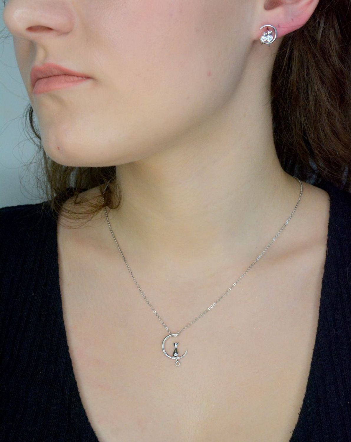 Srebrny naszyjnik damski celebrytka 925 kot na księżycu DIA-NSZ-12515-925 (1).jpg