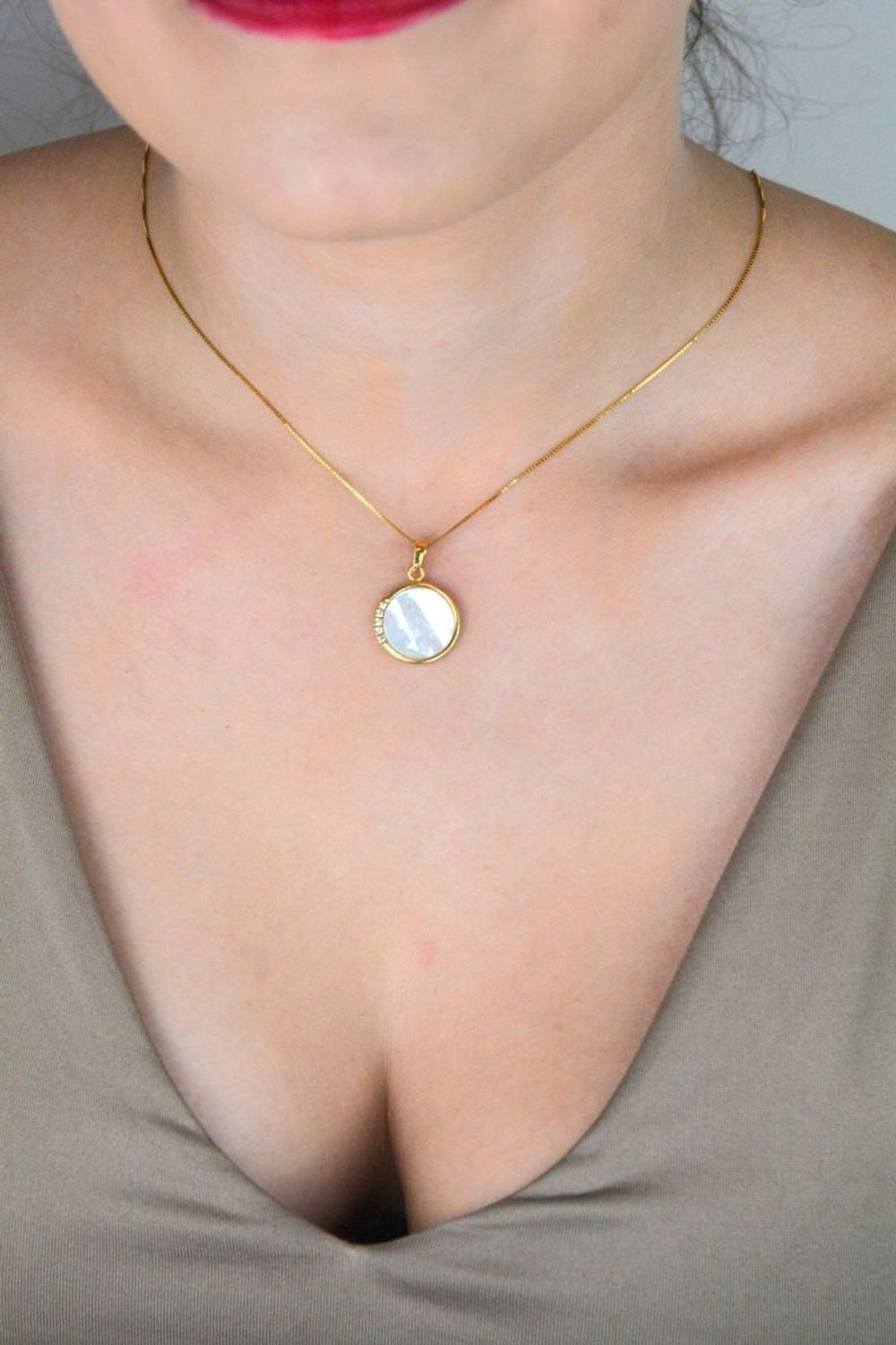 naszyjnik srebrny damski, naszyjnik pozłacany, naszyjnik z masą perłową, naszyjnik z cyrkoniami, srebro próba 925, elegancki naszyjnik damski, biżuteria damska, DIA-NSZ-12656-925 1.jpg