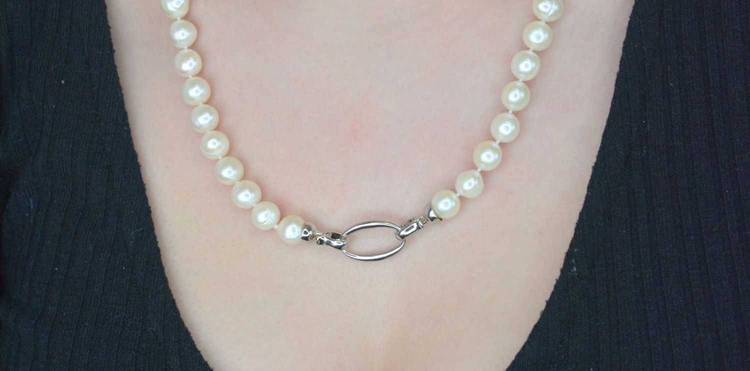 Naszyjnik perła hod. z ozdobnym elementem DIA-NSZ-12782-STAL Niezwykle efektowny, gustowny naszyjnik wykonany z certyfikowanych hodowlanych pereł słodkowodnych Namido z wykonanym ze stali 1.jpg