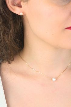 Elegancki złoty naszyjnik 585 z naturalną perłą 8 mm na łańcuszku o splocie kostka, długość 42 cm. Idealny na prezent. Sklep Diament – oryginalne opakowanie i 2-letnia gwarancja (2).jpg