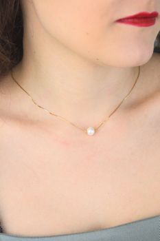 Elegancki złoty naszyjnik 585 z naturalną perłą 8 mm na łańcuszku o splocie kostka, długość 42 cm. Idealny na prezent. Sklep Diament – oryginalne opakowanie i 2-letnia gwarancja (4).jpg