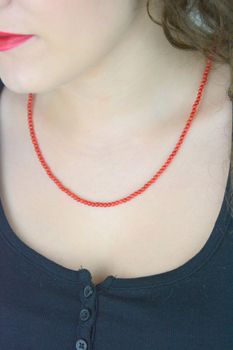 Srebrny naszyjnik damski z naturalnym czerwonym koralem. Srebro próby 925, długość 45+3 cm, waga 7,40 g. Elegancki, ponadczasowy i idealny na prezent (5).JPG