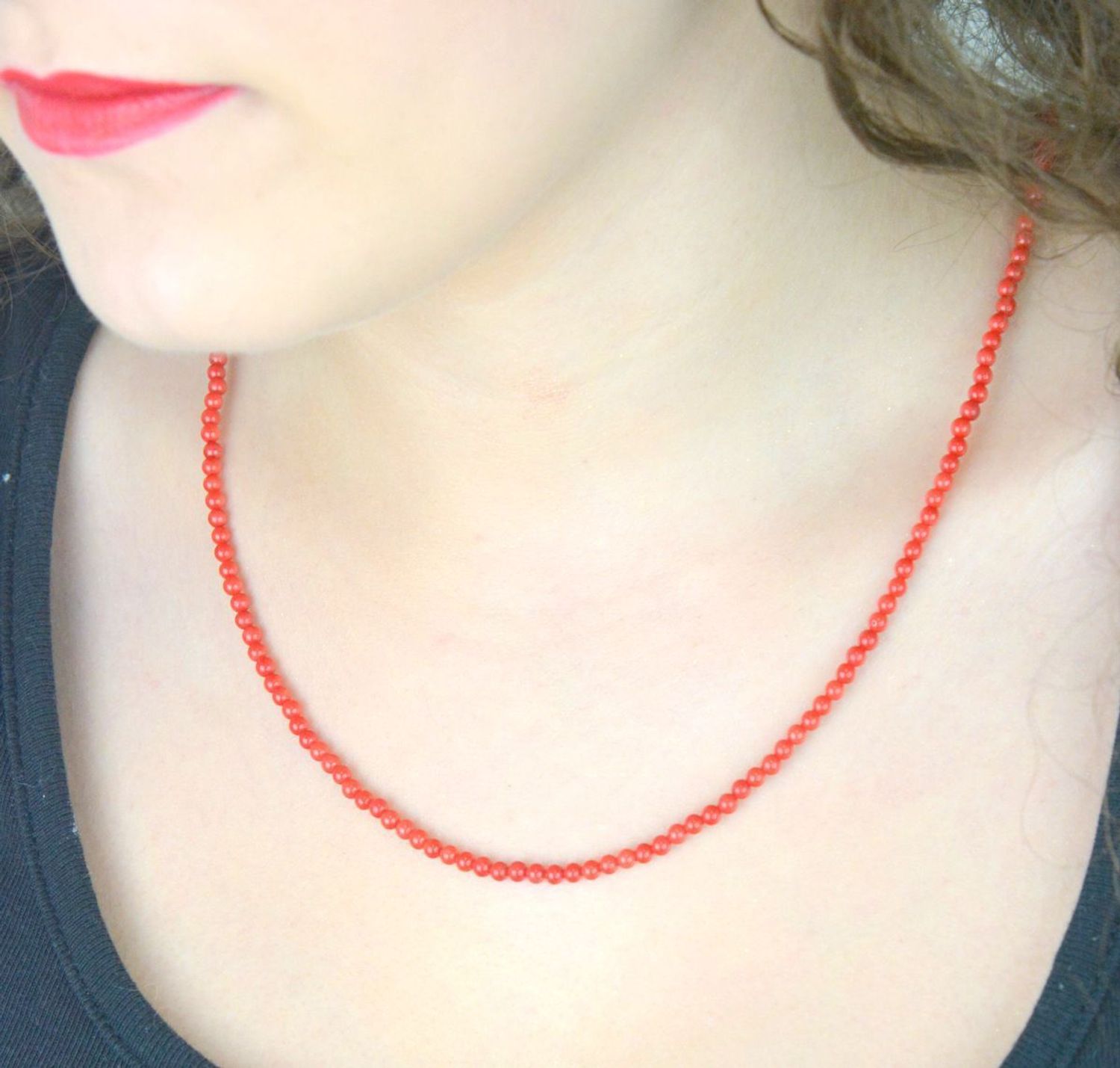 Srebrny naszyjnik damski z naturalnym czerwonym koralem. Srebro próby 925, długość 45+3 cm, waga 7,40 g. Elegancki, ponadczasowy i idealny na prezent.11.jpg