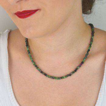 Naszyjnik damski srebrny 925 z naturalnym zoisytem i rubinem. Długość 41 cm + 3 cm, kamienie 4 mm, waga 13 g. Elegancki, z charakterem – idealny jako prezent lub stylowy dodatek na co dzień (2).JPG