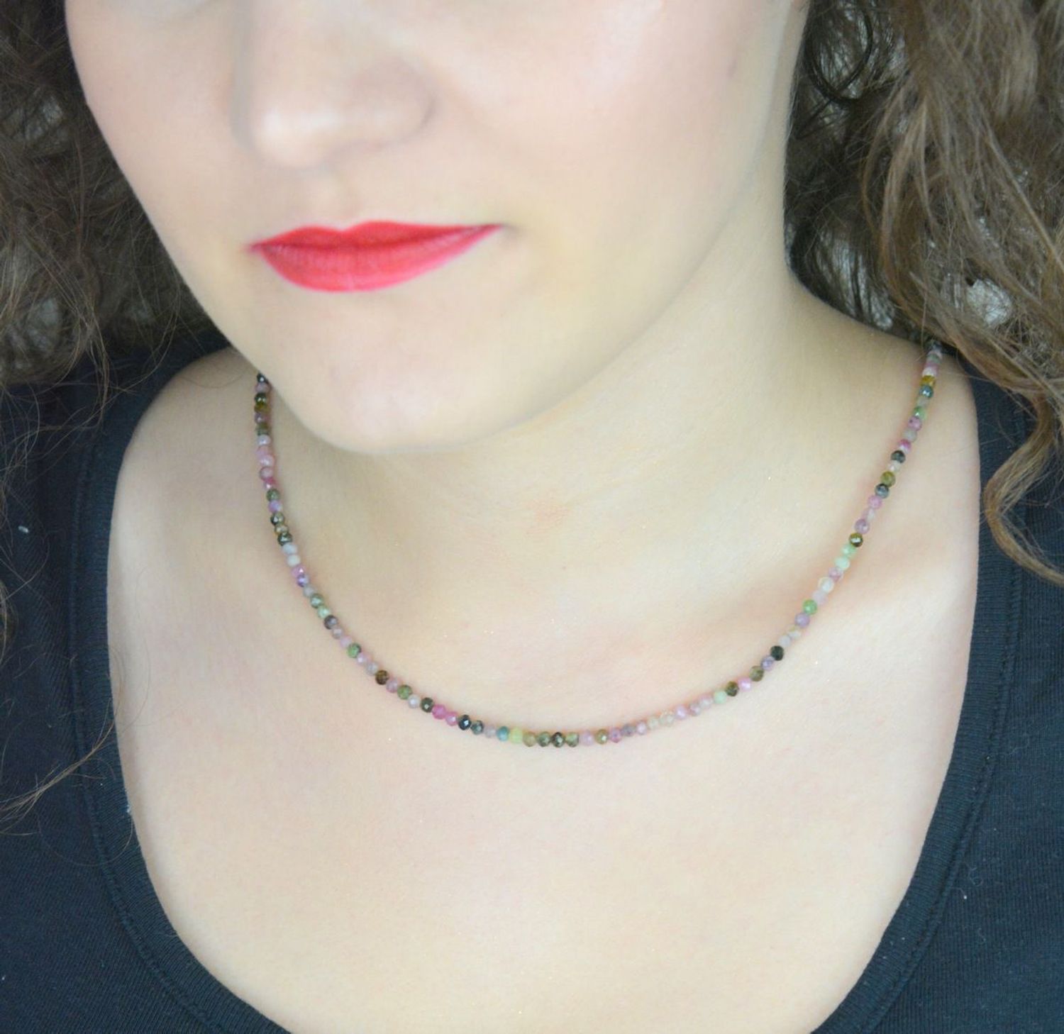 Odkryj wyjątkowy naszyjnik damski ze srebra próby 925 z naturalnymi kamieniami turmalinem i opalem. Długość 42 cm + 3 cm. Idealny prezent – piękno i elegancja w jednym!1.jpg