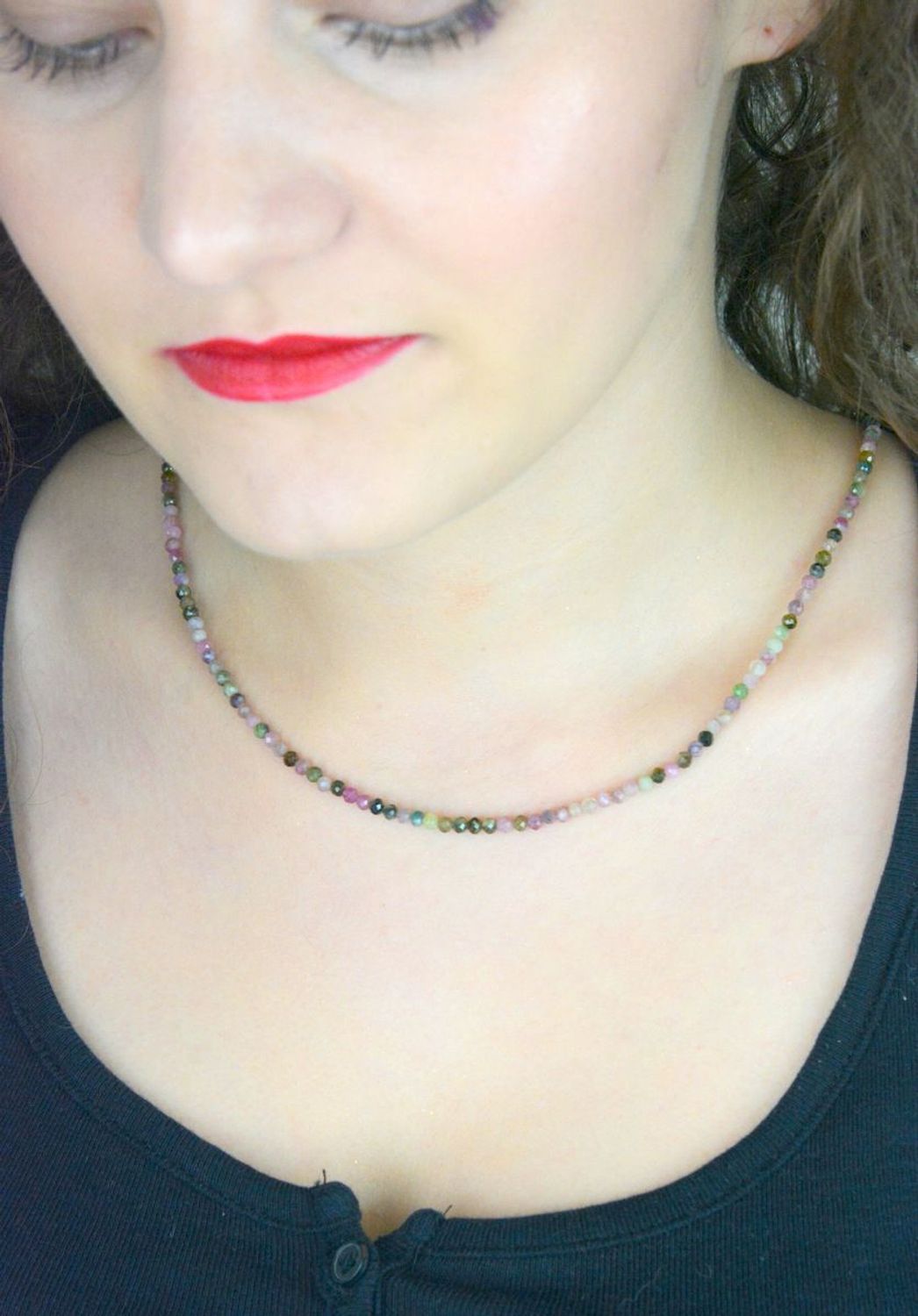 Odkryj wyjątkowy naszyjnik damski ze srebra próby 925 z naturalnymi kamieniami turmalinem i opalem. Długość 42 cm + 3 cm. Idealny prezent – piękno i elegancja w jednym!1.jpg