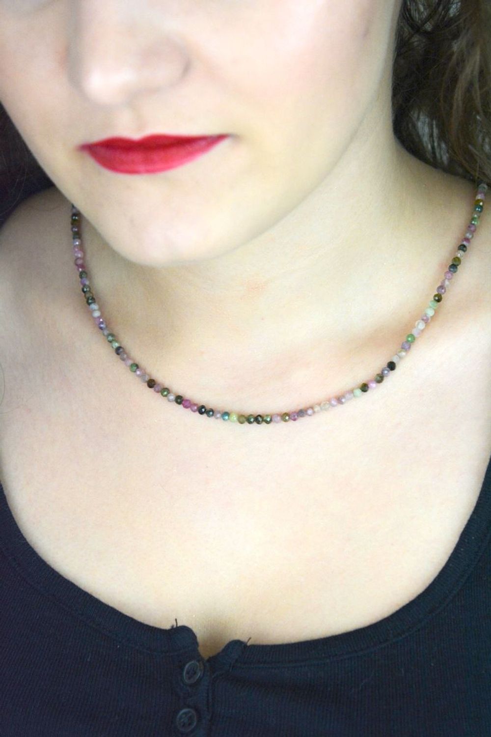 Odkryj wyjątkowy naszyjnik damski ze srebra próby 925 z naturalnymi kamieniami turmalinem i opalem. Długość 42 cm + 3 cm. Idealny prezent – piękno i elegancja w jednym!1.jpg