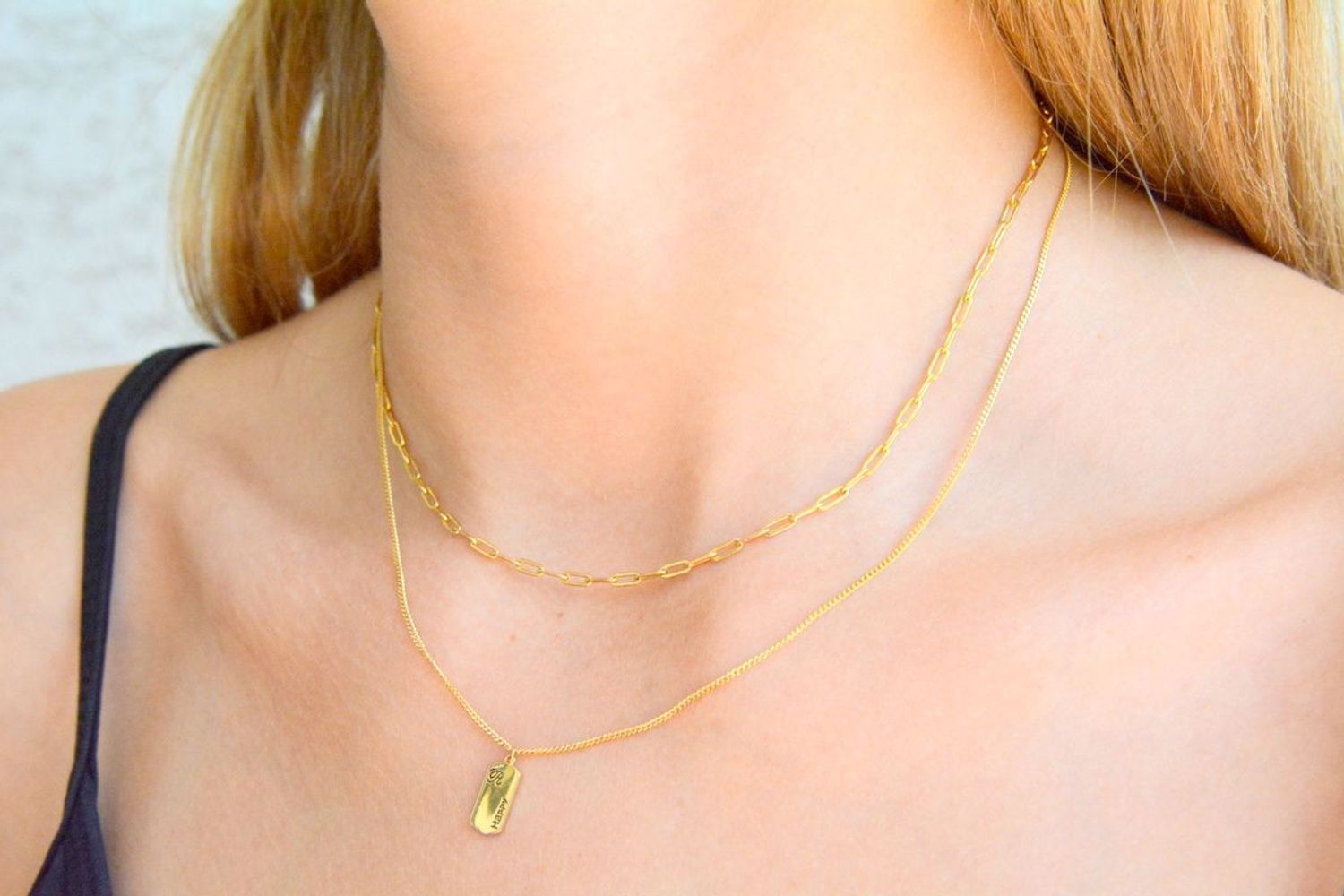 Naszyjnik srebrny pokryty złotem podwójny splot z blaszką DIA-NSZ-1312-925. Naszyjnik wykonany z najwyższej próby srebra w połączeniu z modną zawieszką w kształcie blaszki.Naszyjnik będzie świetnym dodatkiem pasującym do wie.jpg