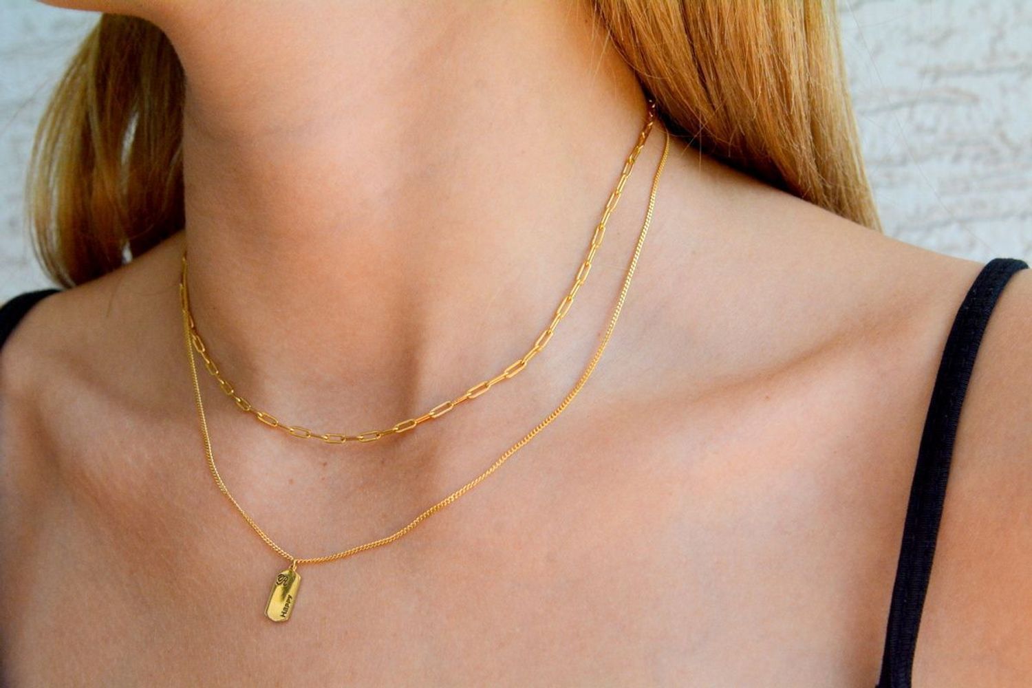 Naszyjnik srebrny pokryty złotem podwójny splot z blaszką DIA-NSZ-1312-925. Naszyjnik wykonany z najwyższej próby srebra w połączeniu z modną zawieszką w kształcie blaszki.Naszyjnik będzie świetnym dodatkiem pasującym do wie.jpg