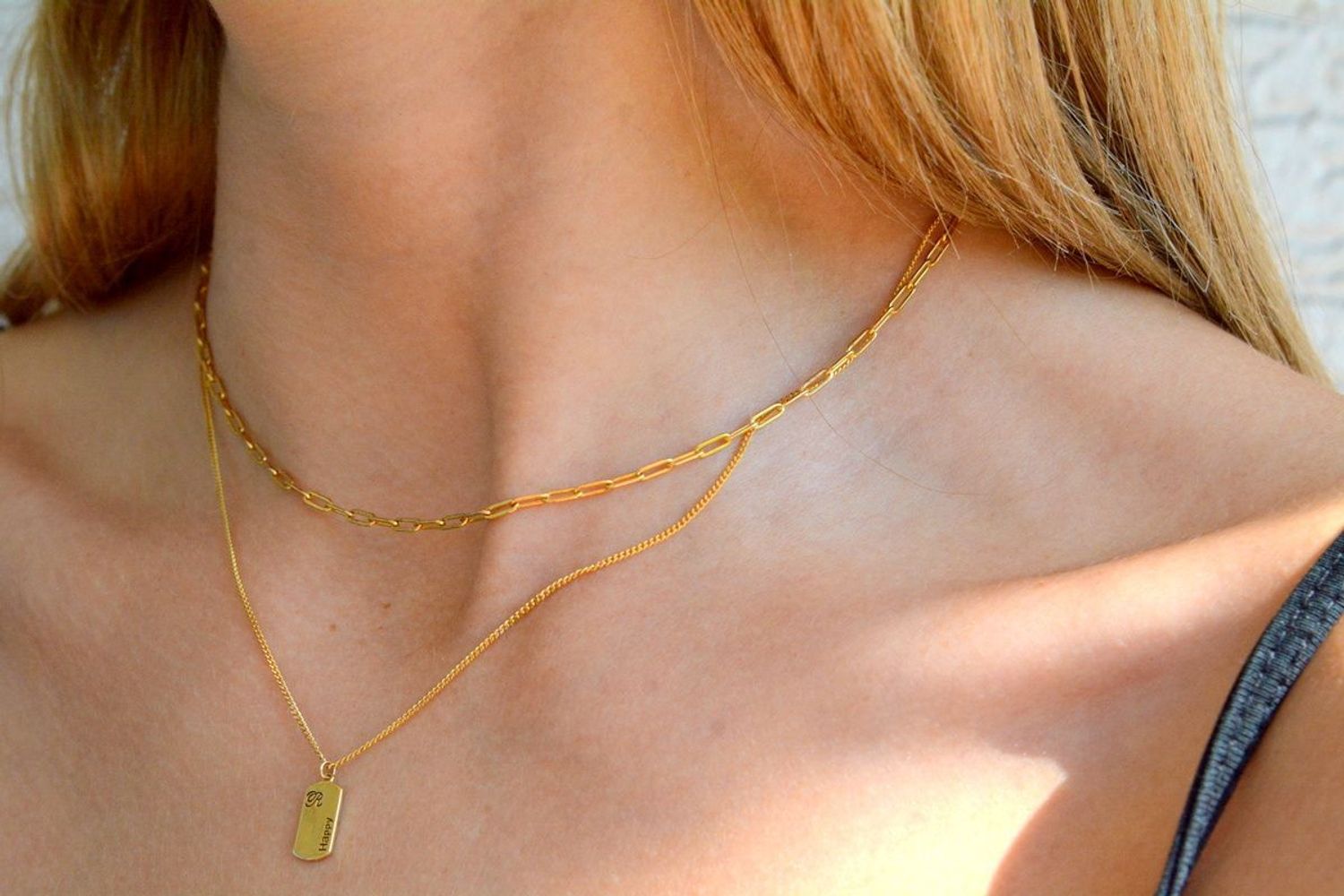 Naszyjnik srebrny pokryty złotem podwójny splot z blaszką DIA-NSZ-1312-925. Naszyjnik wykonany z najwyższej próby srebra w połączeniu z modną zawieszką w kształcie blaszki.Naszyjnik będzie świetnym dodatkiem pasującym do wie.jpg