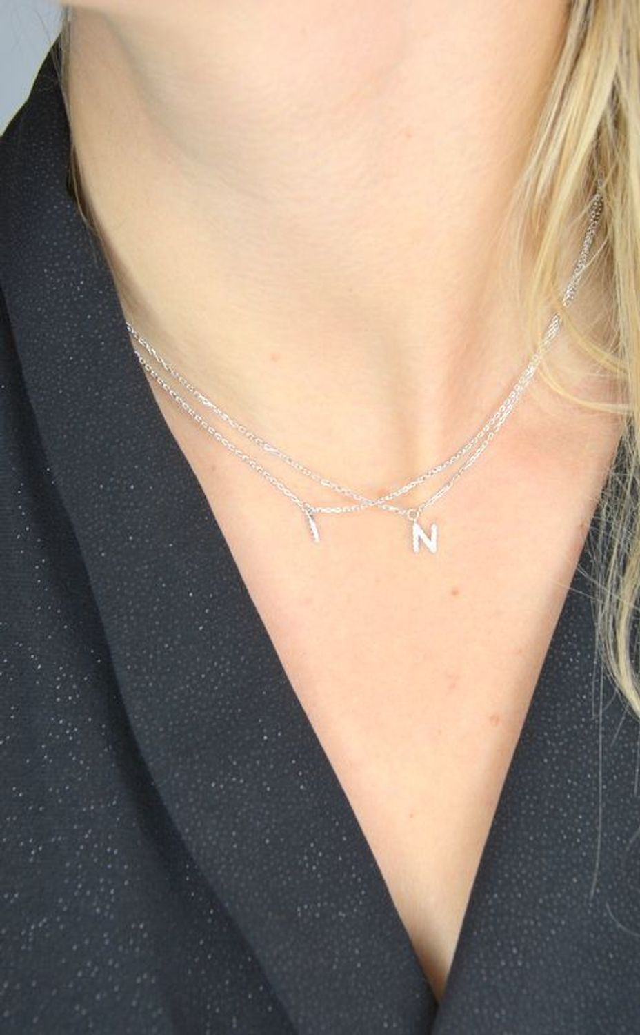 Srebrny naszyjnik z literką N i cyrkoniami. N DIA-NSZ-1318-925.jpg