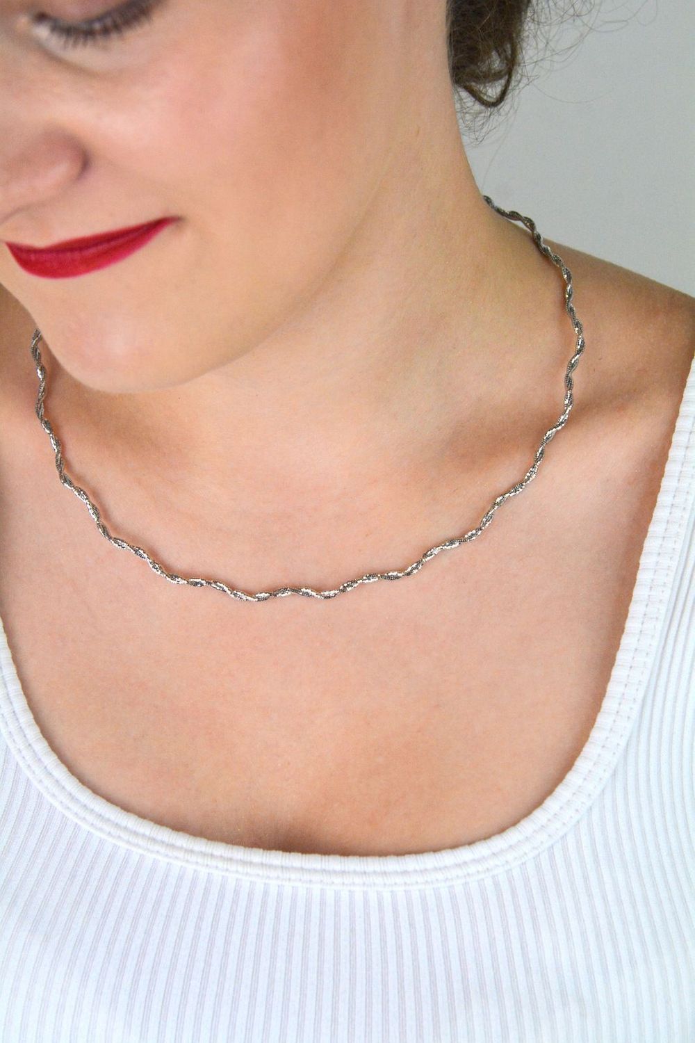 Naszyjnik srebrny damski 925 – model DIA-NSZ-13340-925. Pleciony wzór, długość 45 cm, szerokość 3 mm, waga 8,60 g. Elegancka, klasyczna biżuteria dla kobiet.1.jpg