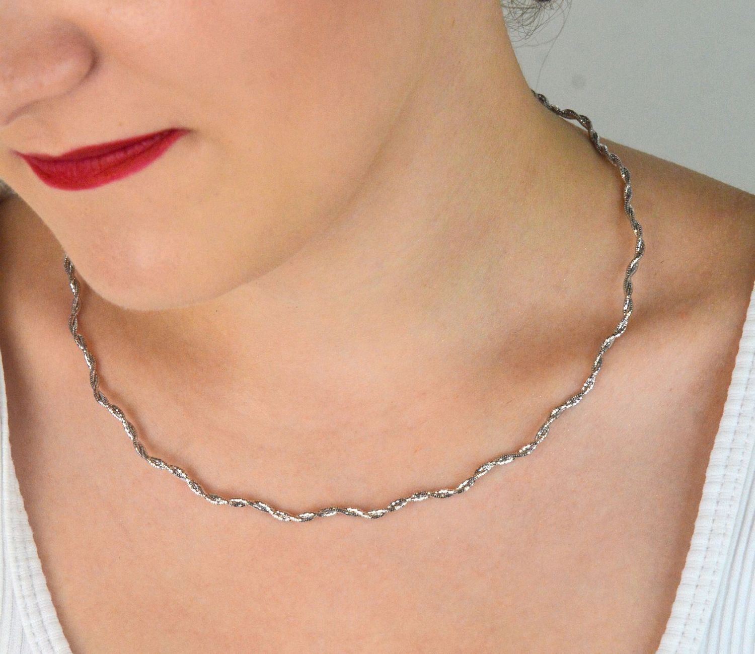 Naszyjnik srebrny damski 925 – model DIA-NSZ-13340-925. Pleciony wzór, długość 45 cm, szerokość 3 mm, waga 8,60 g. Elegancka, klasyczna biżuteria dla kobiet.1.jpg