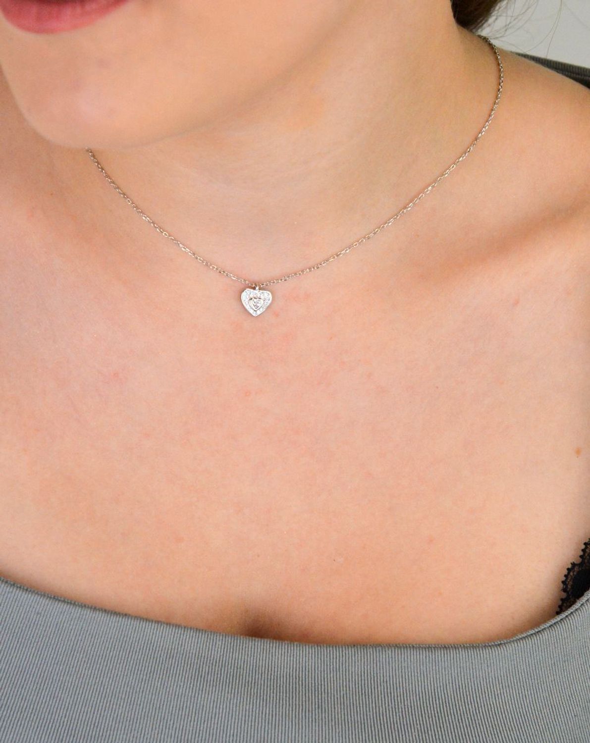 Naszyjnik celebrytka DIA-NSZ-13359-925 ze srebra próby 925, z zawieszką w kształcie serduszka z cyrkonią. Długość 42 + 3 cm, waga 2,10 g. Subtelny, kobiecy dodatek idealny na prezent.1.jpg