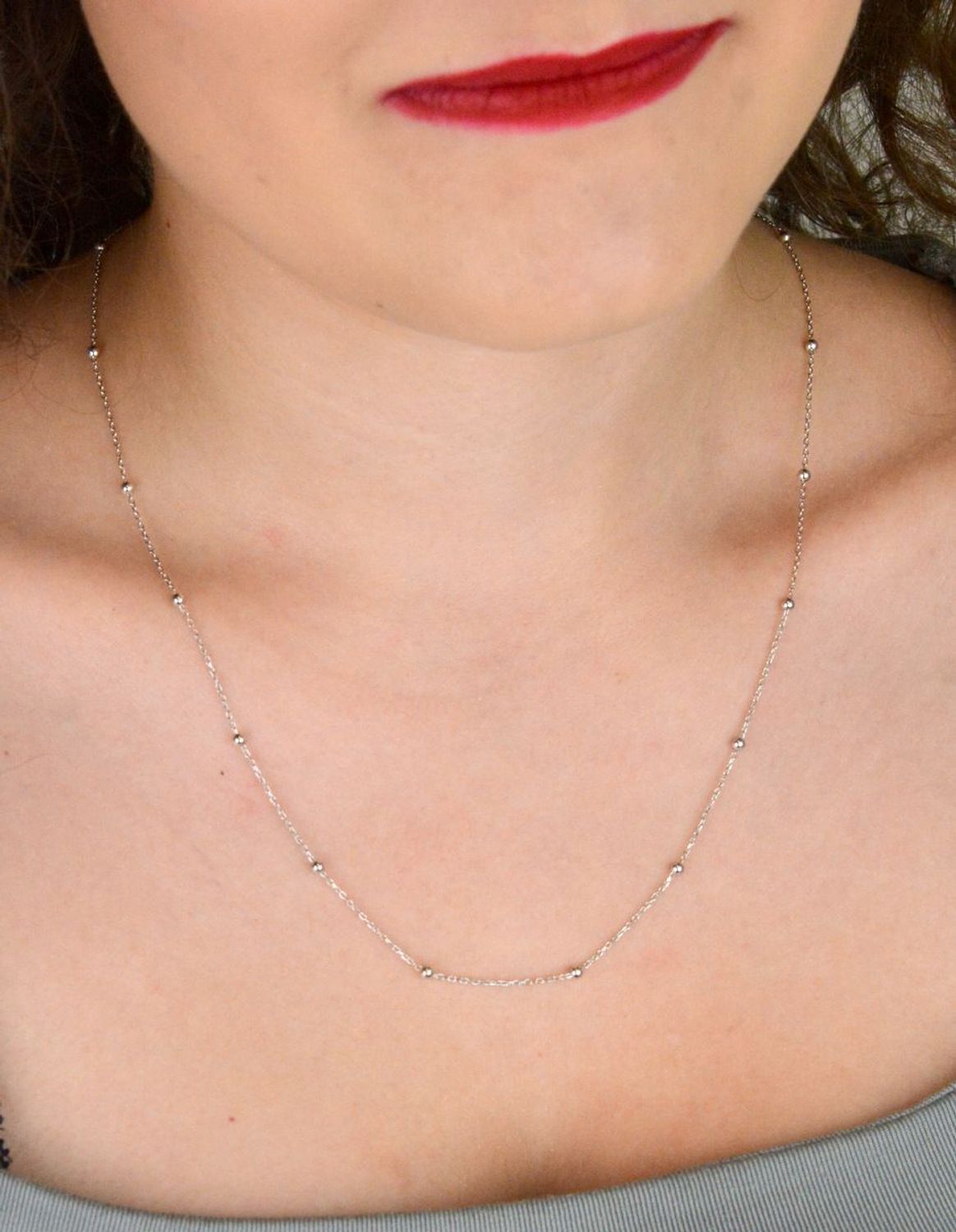 Minimalistyczny naszyjnik ze srebra próby 925 zdobiony małymi kulkami 2 mm. Subtelny, lekki i elegancki – idealny na co dzień. Sprawdź model DIA-NSZ-13360-925.1.jpg