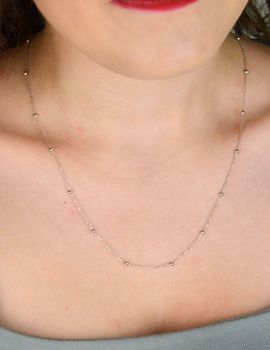 Minimalistyczny naszyjnik ze srebra próby 925 zdobiony małymi kulkami 2 mm. Subtelny, lekki i elegancki – idealny na co dzień. Sprawdź model DIA-NSZ-13360-925 (5).JPG