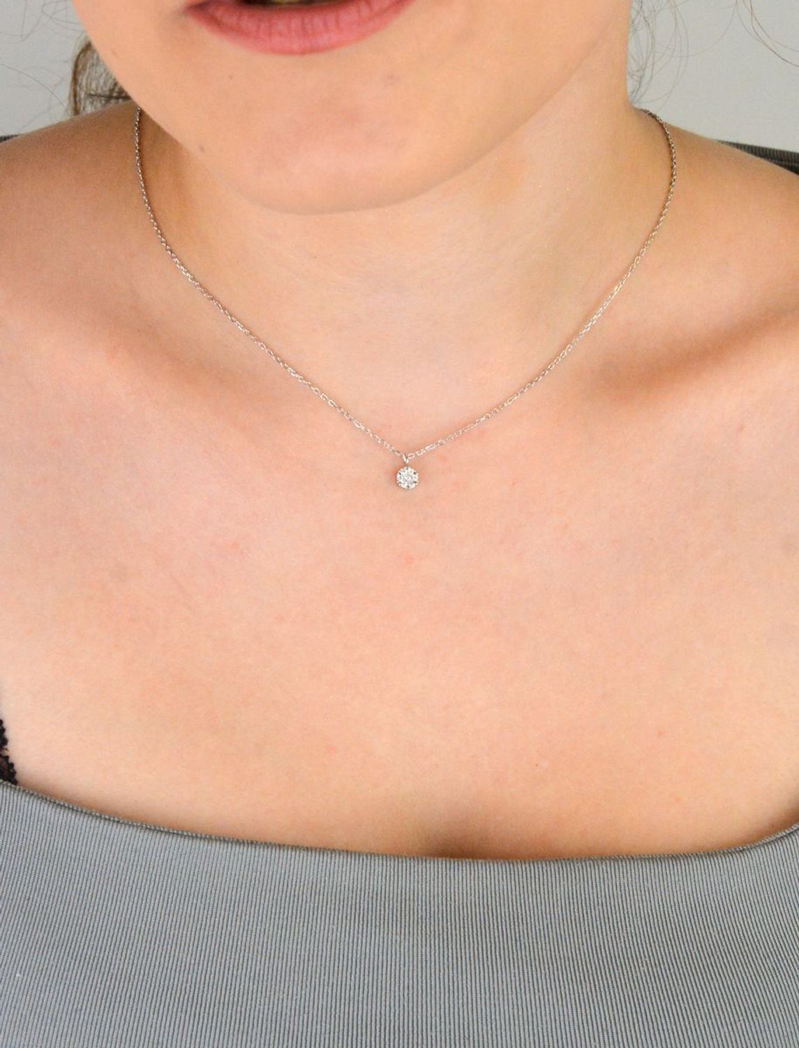 Naszyjnik srebrny DIA-NSZ-13363-925 typu celebrytka ze splotem ankier i okrągłą zawieszką zdobioną cyrkonią. Długość 42+3 cm, zawieszka 5 mm, srebro próby 925, waga 1,60 g. Subtelna elegancja.1.jpg