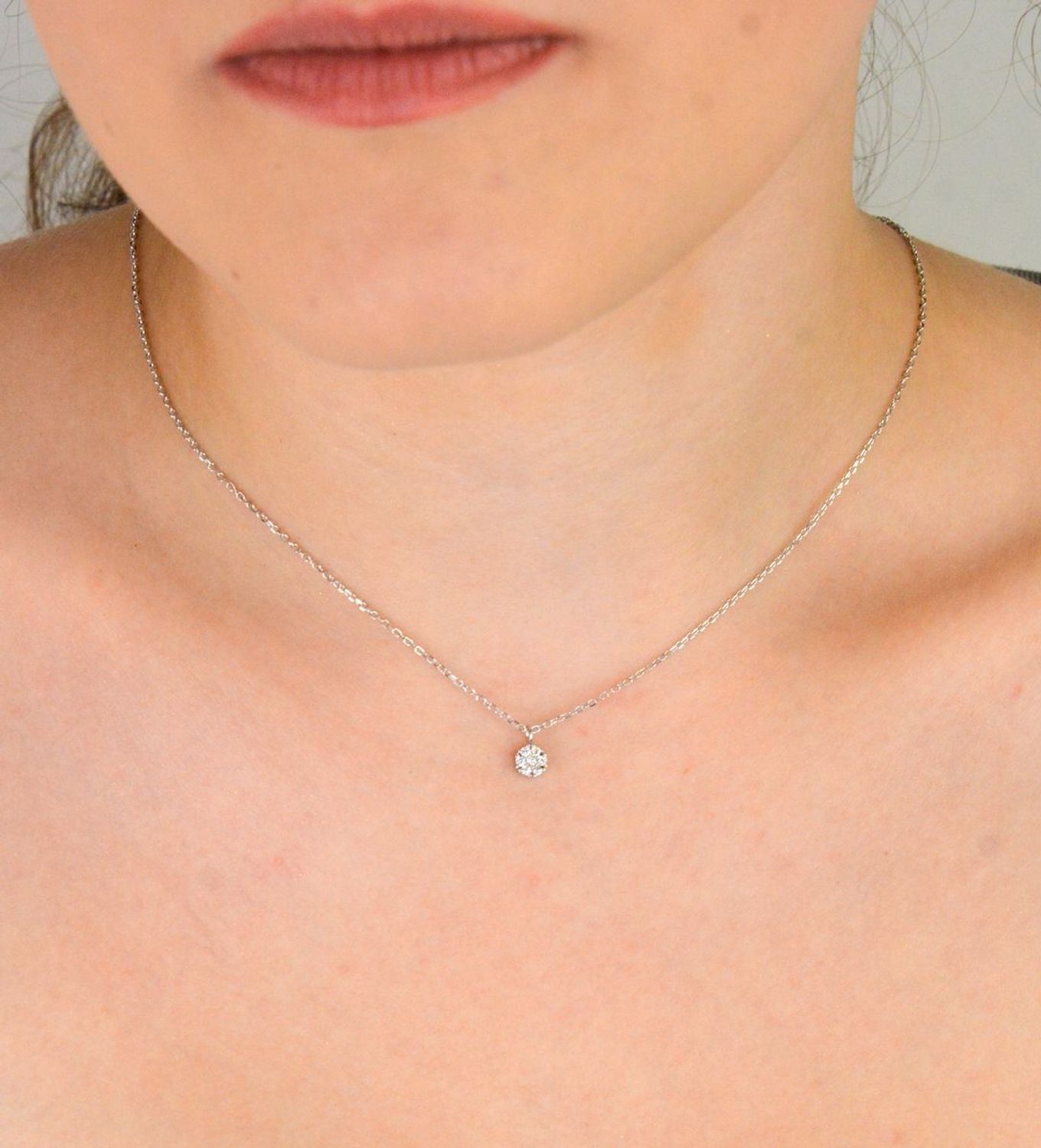 Naszyjnik srebrny DIA-NSZ-13363-925 typu celebrytka ze splotem ankier i okrągłą zawieszką zdobioną cyrkonią. Długość 42+3 cm, zawieszka 5 mm, srebro próby 925, waga 1,60 g. Subtelna elegancja.1.jpg