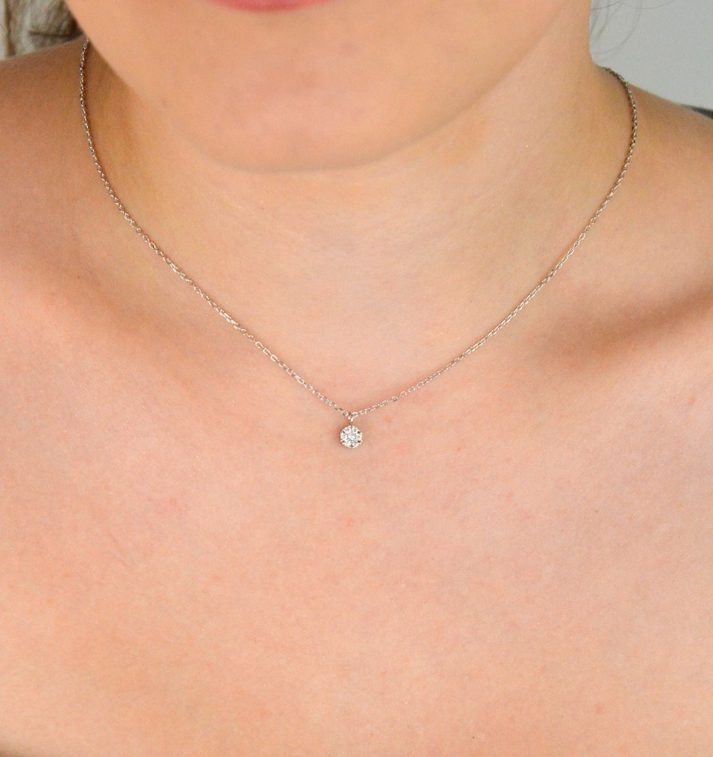 Naszyjnik srebrny DIA-NSZ-13363-925 typu celebrytka ze splotem ankier i okrągłą zawieszką zdobioną cyrkonią. Długość 42+3 cm, zawieszka 5 mm, srebro próby 925, waga 1,60 g. Subtelna elegancja.1.jpg