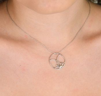 Subtelny naszyjnik celebrytka z wiszącym kółeczkiem ze srebra próby 925. Minimalistyczna biżuteria na co dzień i na prezent. Model DIA-NSZ-13495-925 – zobacz więcej! (5).JPG