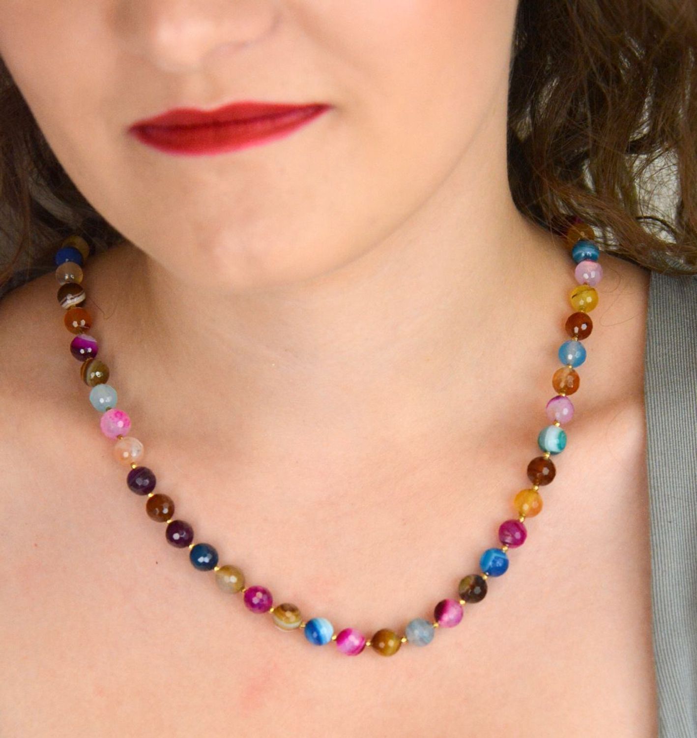 Efektowny naszyjnik srebrny próby 925 z kolorowym agatem. Naturalne kamienie 8 mm. Długość 44 + 3 cm. Zapięcie na karabińczyk.1.jpg