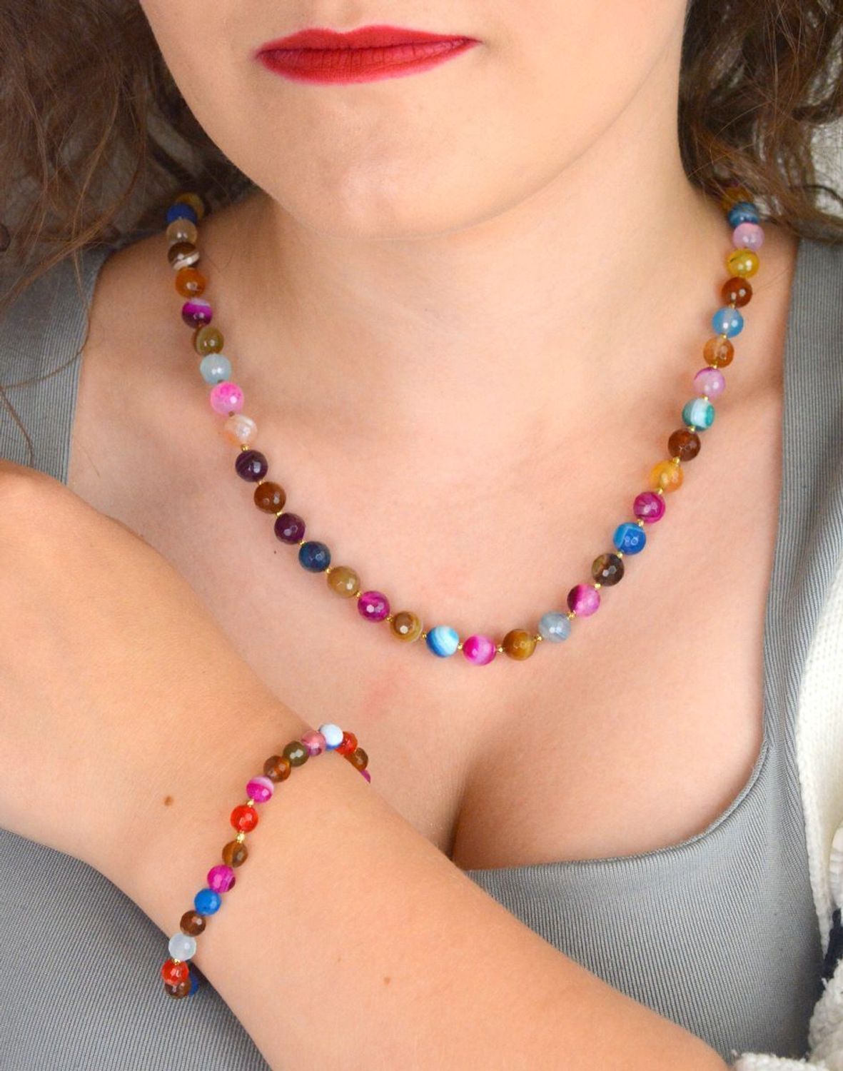 Efektowny naszyjnik srebrny próby 925 z kolorowym agatem. Naturalne kamienie 8 mm. Długość 44 + 3 cm. Zapięcie na karabińczyk.1.jpg